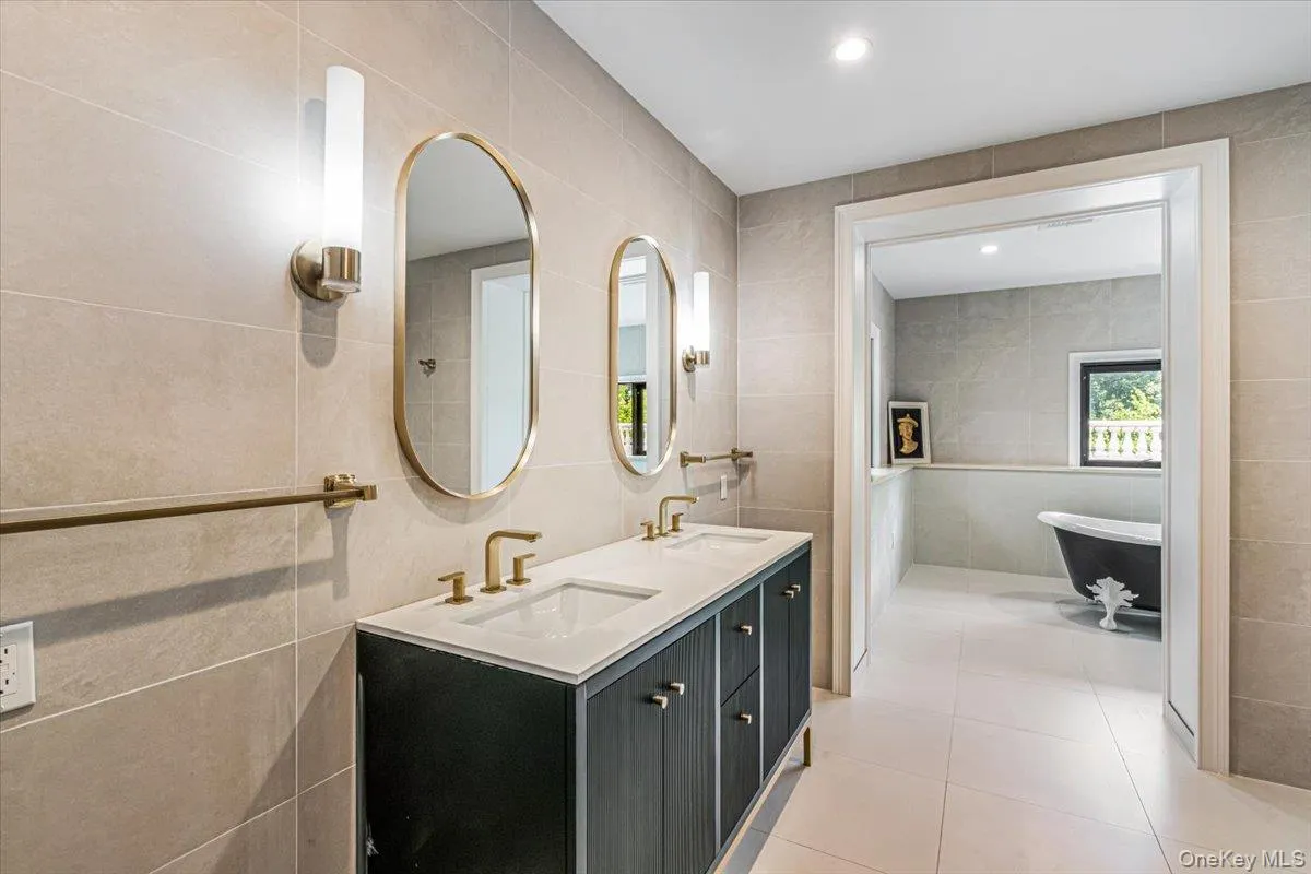 952 Cedar Swamp, Oyster Bay, NY, 7 Bedrooms Bedrooms, 12 Rooms Rooms,6 BathroomsBathrooms,Residential,For Rent,Cedar Swamp,0,1009813 952 Cedar Swamp, Oyster Bay, NY, 7 Bedrooms Bedrooms, 12 Rooms Rooms,6 BathroomsBathrooms,Residential,For Rent,Cedar Swamp,0,1009813