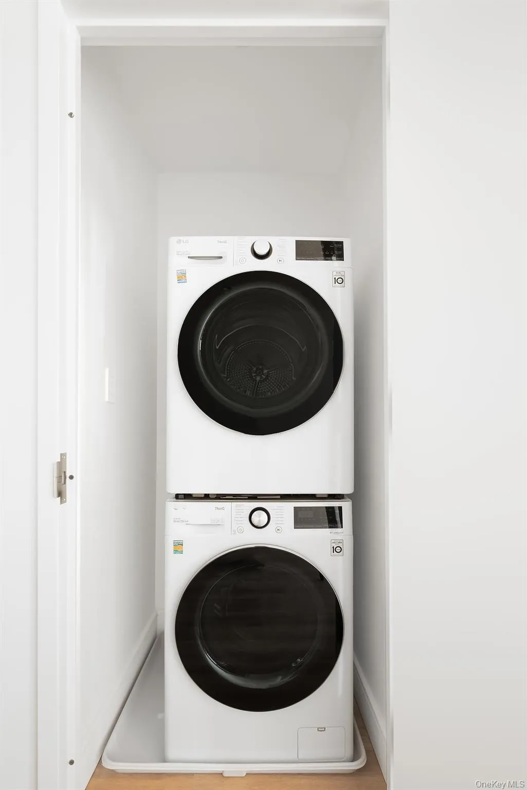 2815 35th Street, New York, NY, 1 Bedroom Bedrooms, 2 Rooms Rooms,1 BathroomBathrooms,Residential Lease,For Rent,35th,0,1009814 2815 35th Street, New York, NY, 1 Bedroom Bedrooms, 2 Rooms Rooms,1 BathroomBathrooms,Residential Lease,For Rent,35th,0,1009814