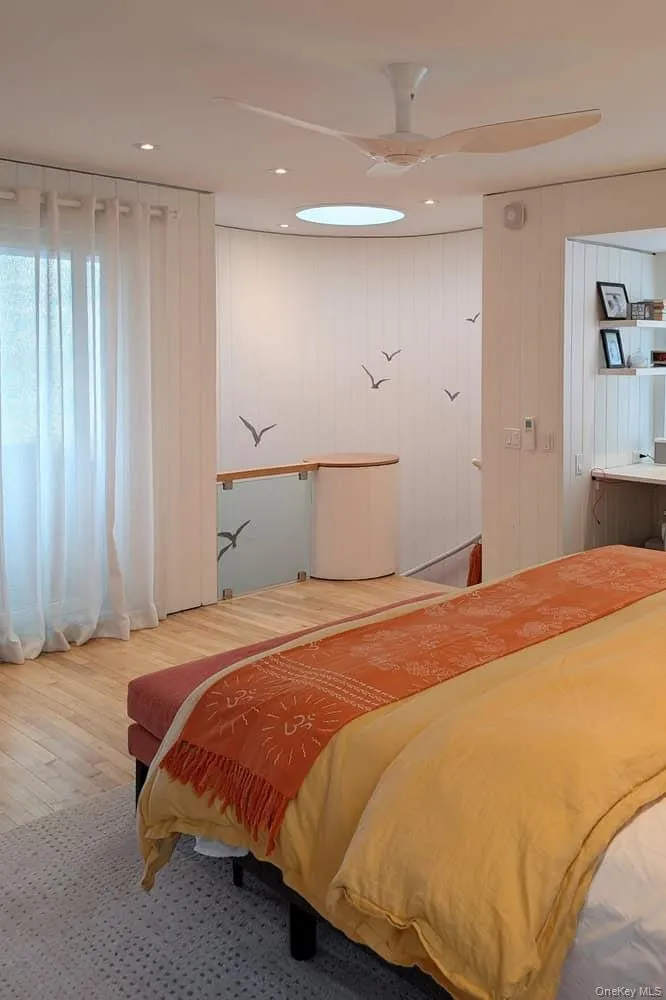 Master bedroom Master bedroom