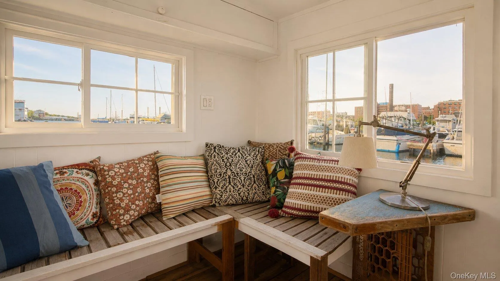 Sitting area that can be converted to a second bedroom Sitting area that can be converted to a second bedroom