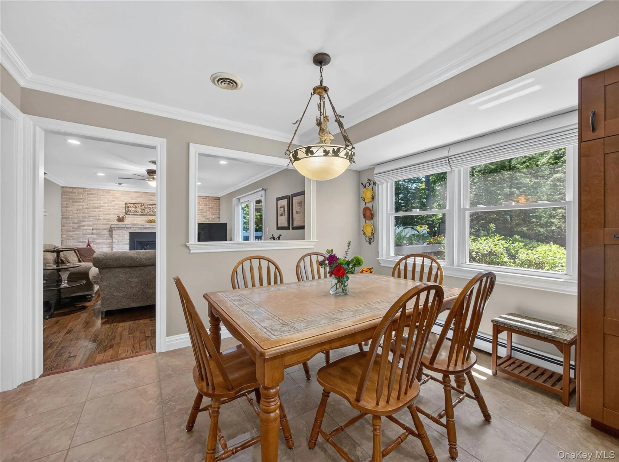 Bathed in natural light, the breakfast area provides the perfect spot for morning coffee, casual meals, and everyday conversation. Bathed in natural light, the breakfast area provides the perfect spot for morning coffee, casual meals, and everyday conversation.