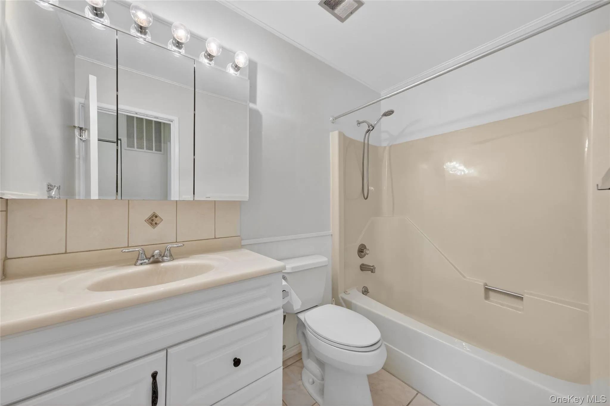 10 Squires Gate, Poughkeepsie, NY, 2 Bedrooms Bedrooms, 5 Rooms Rooms,2 BathroomsBathrooms,Residential,For Rent,Squires Gate,0,1009843 10 Squires Gate, Poughkeepsie, NY, 2 Bedrooms Bedrooms, 5 Rooms Rooms,2 BathroomsBathrooms,Residential,For Rent,Squires Gate,0,1009843