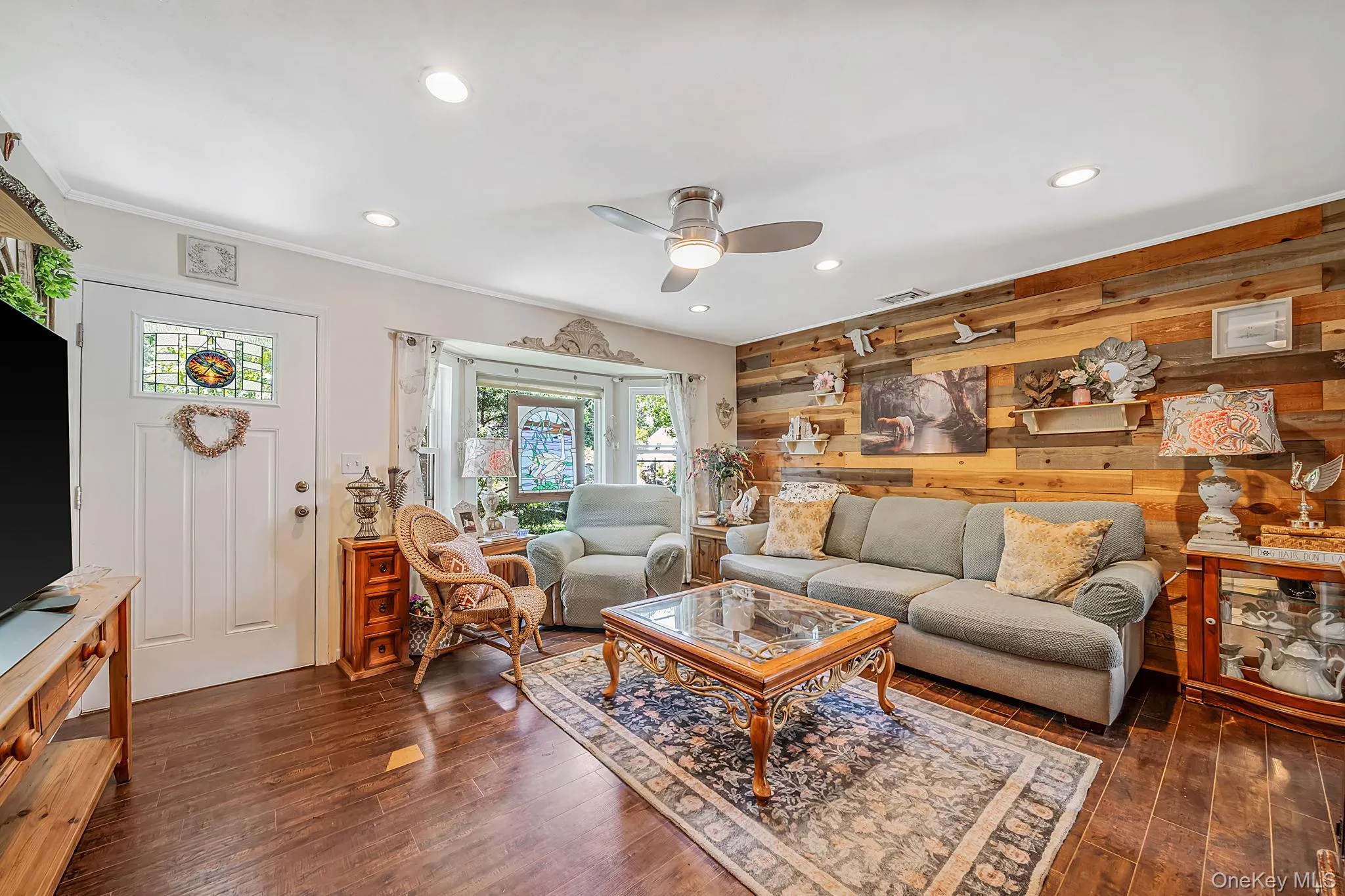 58 Royal Avenue, Southampton, NY, 2 Bedrooms Bedrooms, 5 Rooms Rooms,1 BathroomBathrooms,Residential,For Rent,Royal,0,1009845 58 Royal Avenue, Southampton, NY, 2 Bedrooms Bedrooms, 5 Rooms Rooms,1 BathroomBathrooms,Residential,For Rent,Royal,0,1009845