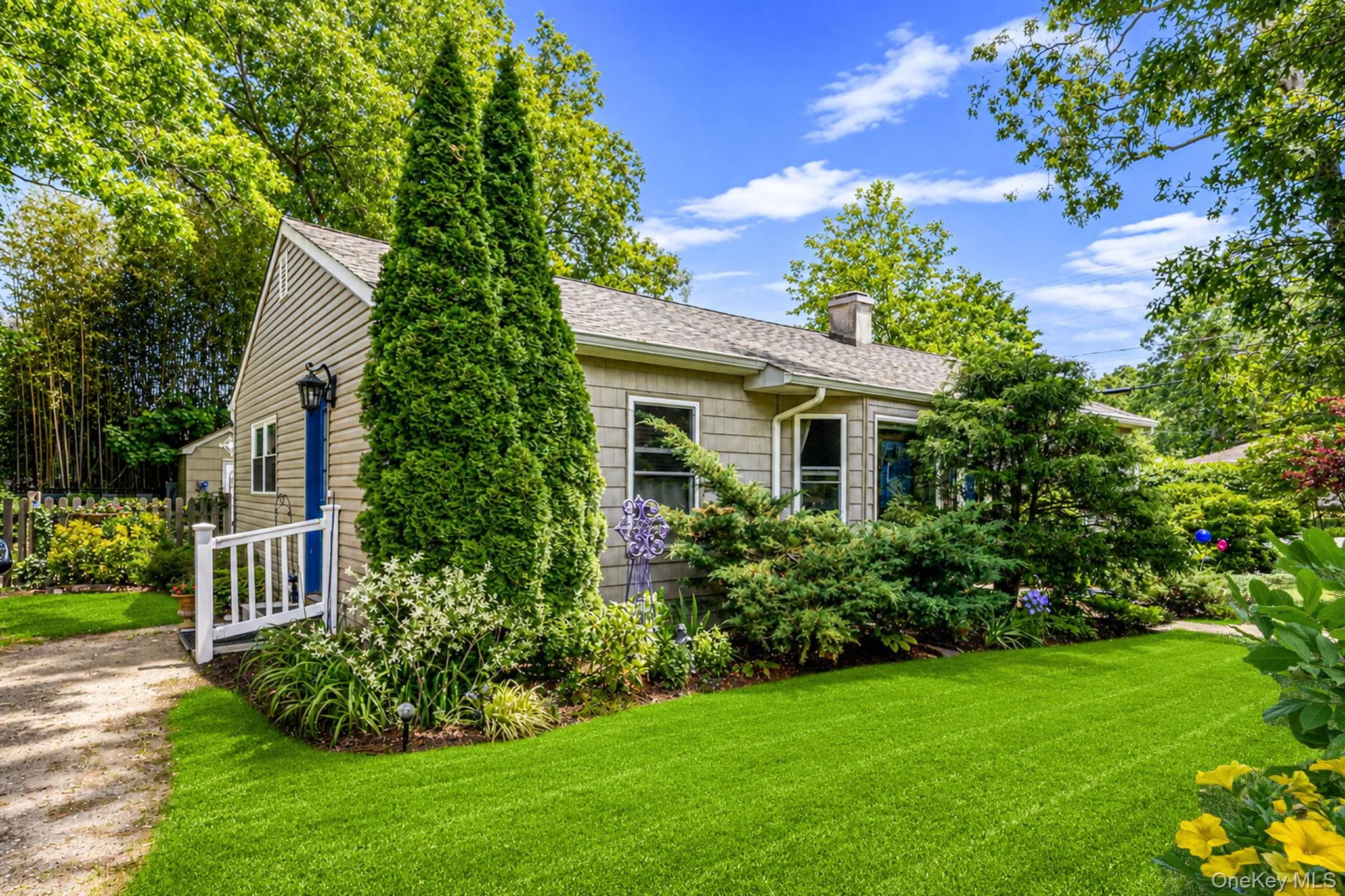 58 Royal Avenue, Southampton, NY, 2 Bedrooms Bedrooms, 5 Rooms Rooms,1 BathroomBathrooms,Residential,For Rent,Royal,0,1009845 58 Royal Avenue, Southampton, NY, 2 Bedrooms Bedrooms, 5 Rooms Rooms,1 BathroomBathrooms,Residential,For Rent,Royal,0,1009845