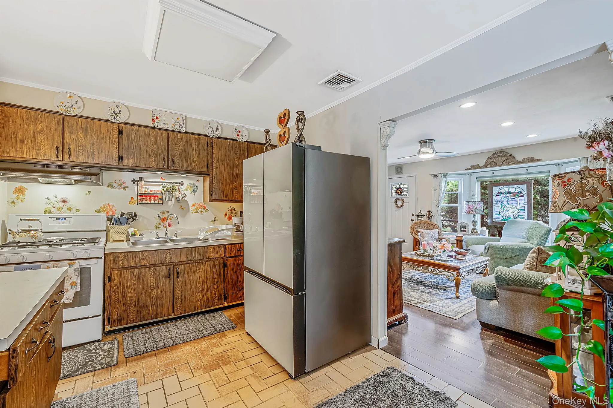 58 Royal Avenue, Southampton, NY, 2 Bedrooms Bedrooms, 5 Rooms Rooms,1 BathroomBathrooms,Residential,For Rent,Royal,0,1009845 58 Royal Avenue, Southampton, NY, 2 Bedrooms Bedrooms, 5 Rooms Rooms,1 BathroomBathrooms,Residential,For Rent,Royal,0,1009845