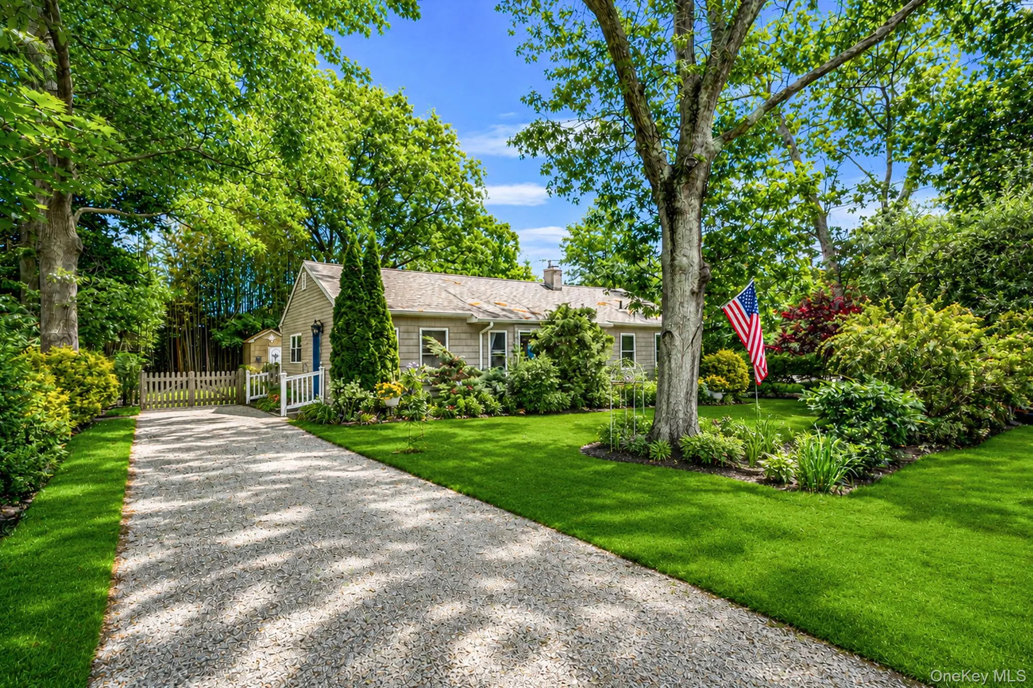 58 Royal Avenue, Southampton, NY, 2 Bedrooms Bedrooms, 5 Rooms Rooms,1 BathroomBathrooms,Residential,For Rent,Royal,0,1009845 58 Royal Avenue, Southampton, NY, 2 Bedrooms Bedrooms, 5 Rooms Rooms,1 BathroomBathrooms,Residential,For Rent,Royal,0,1009845