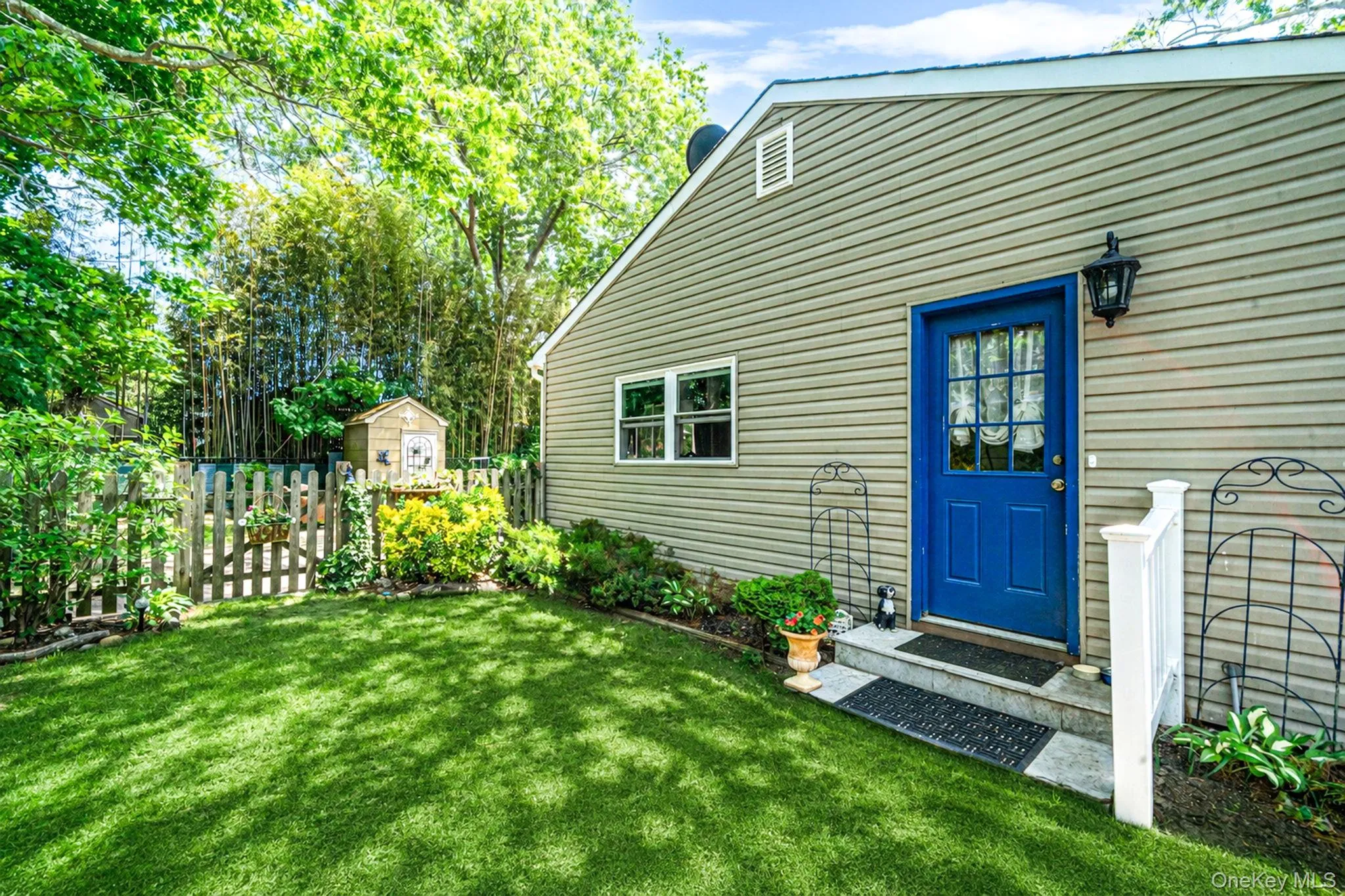 58 Royal Avenue, Southampton, NY, 2 Bedrooms Bedrooms, 5 Rooms Rooms,1 BathroomBathrooms,Residential,For Rent,Royal,0,1009845 58 Royal Avenue, Southampton, NY, 2 Bedrooms Bedrooms, 5 Rooms Rooms,1 BathroomBathrooms,Residential,For Rent,Royal,0,1009845