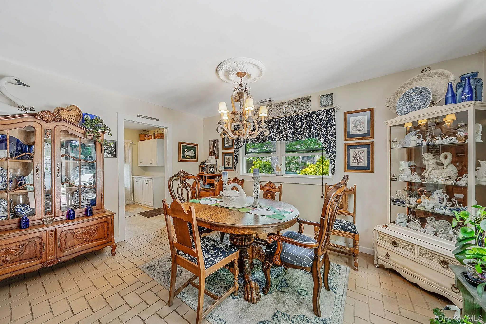 58 Royal Avenue, Southampton, NY, 2 Bedrooms Bedrooms, 5 Rooms Rooms,1 BathroomBathrooms,Residential,For Rent,Royal,0,1009845 58 Royal Avenue, Southampton, NY, 2 Bedrooms Bedrooms, 5 Rooms Rooms,1 BathroomBathrooms,Residential,For Rent,Royal,0,1009845