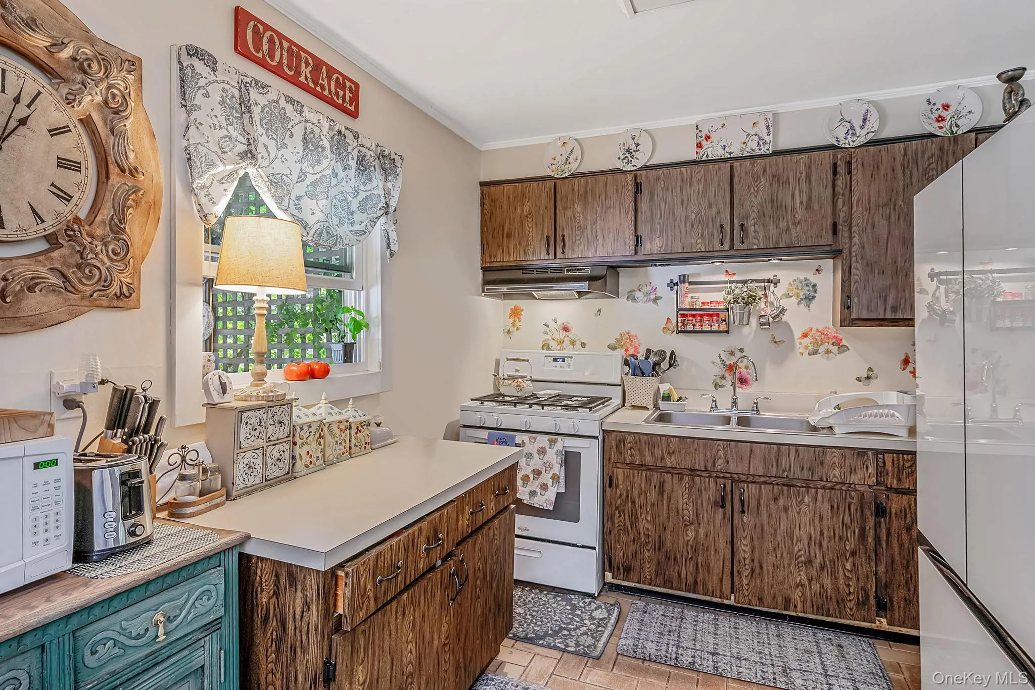 58 Royal Avenue, Southampton, NY, 2 Bedrooms Bedrooms, 5 Rooms Rooms,1 BathroomBathrooms,Residential,For Rent,Royal,0,1009845 58 Royal Avenue, Southampton, NY, 2 Bedrooms Bedrooms, 5 Rooms Rooms,1 BathroomBathrooms,Residential,For Rent,Royal,0,1009845