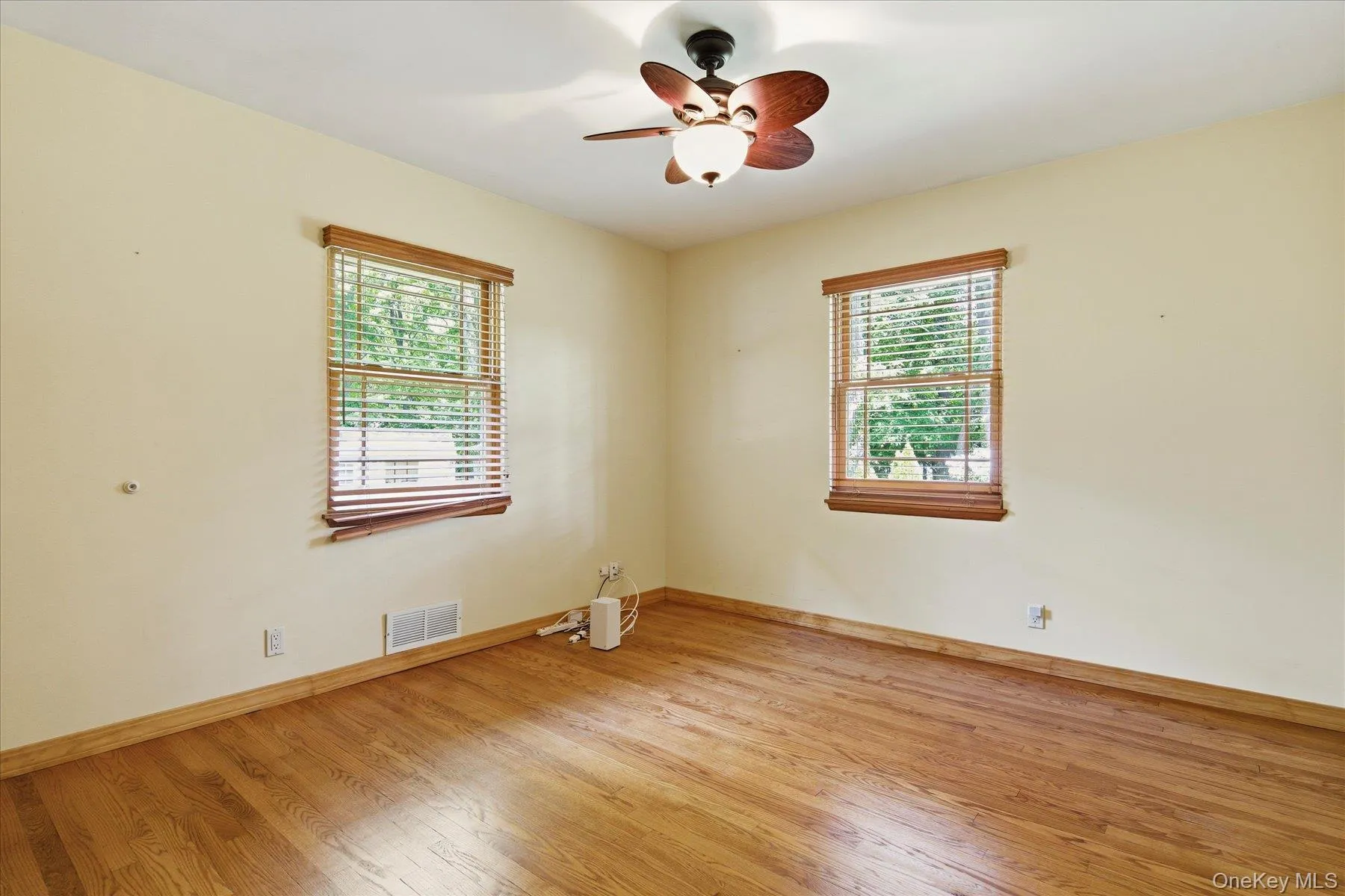 42 Cliff Road, Brookhaven, NY, 3 Bedrooms Bedrooms, 6 Rooms Rooms,2 BathroomsBathrooms,Residential,For Rent,Cliff,0,1009847 42 Cliff Road, Brookhaven, NY, 3 Bedrooms Bedrooms, 6 Rooms Rooms,2 BathroomsBathrooms,Residential,For Rent,Cliff,0,1009847
