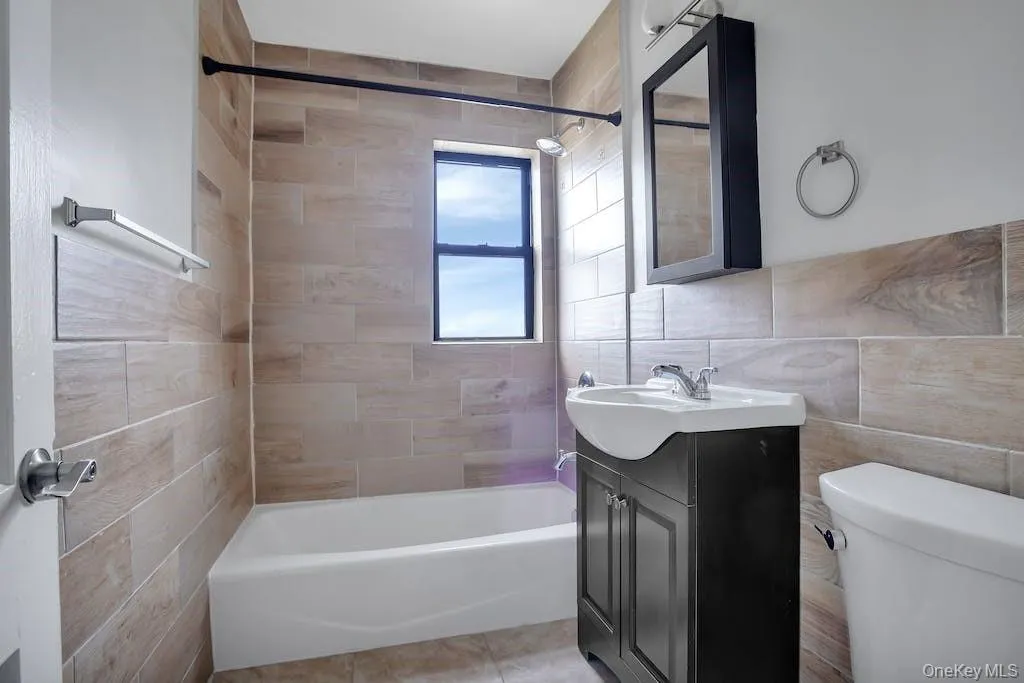Full Bathroom Full Bathroom