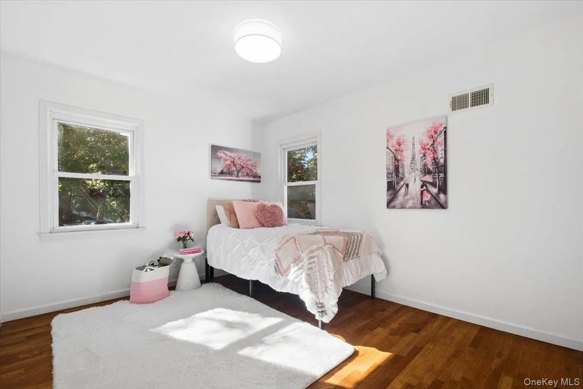 97 Runyon Place, New Rochelle, NY, 4 Bedrooms Bedrooms, 8 Rooms Rooms,3 BathroomsBathrooms,Residential,For Rent,Runyon,0,1009871 97 Runyon Place, New Rochelle, NY, 4 Bedrooms Bedrooms, 8 Rooms Rooms,3 BathroomsBathrooms,Residential,For Rent,Runyon,0,1009871