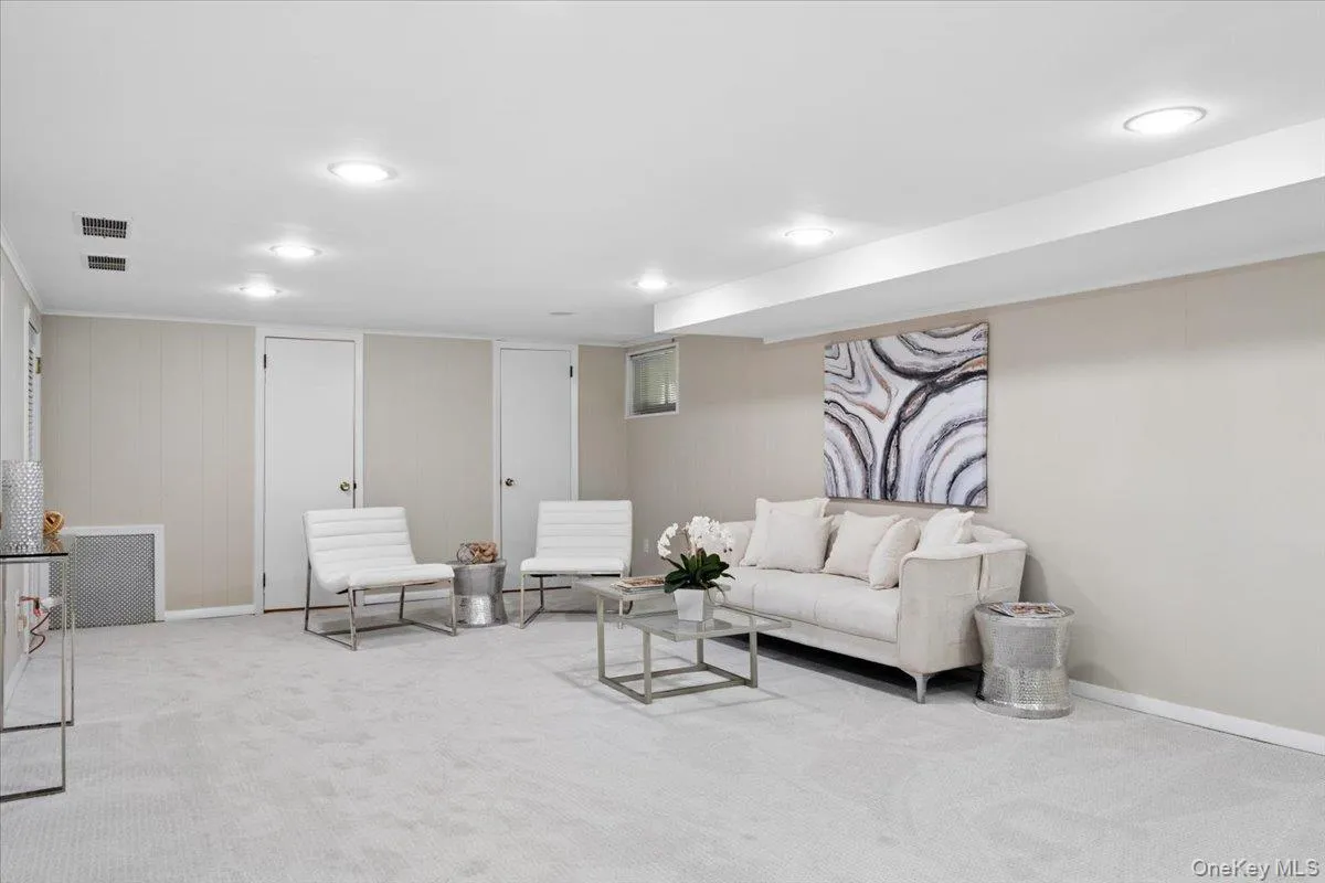 97 Runyon Place, New Rochelle, NY, 4 Bedrooms Bedrooms, 8 Rooms Rooms,3 BathroomsBathrooms,Residential,For Rent,Runyon,0,1009871 97 Runyon Place, New Rochelle, NY, 4 Bedrooms Bedrooms, 8 Rooms Rooms,3 BathroomsBathrooms,Residential,For Rent,Runyon,0,1009871