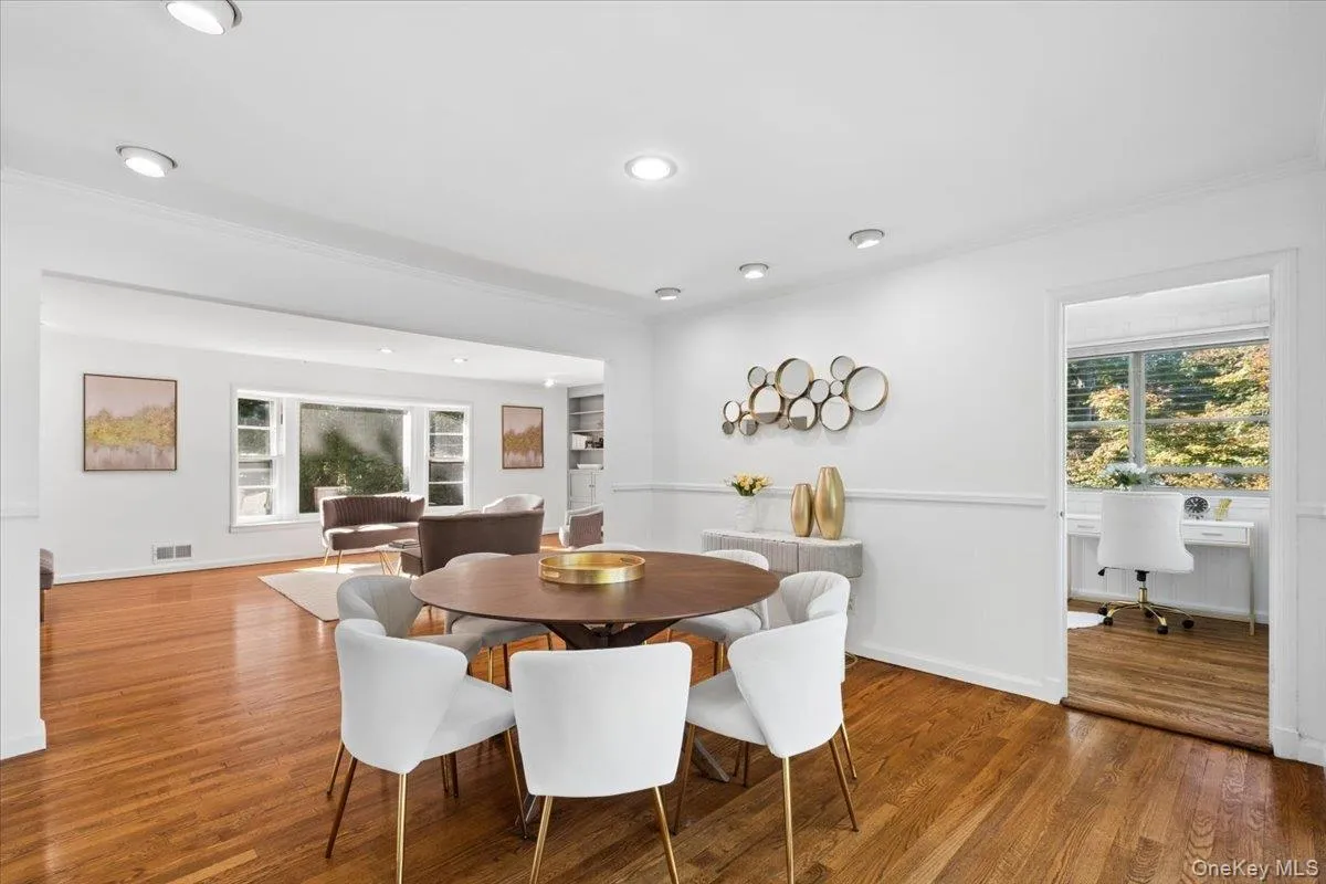 97 Runyon Place, New Rochelle, NY, 4 Bedrooms Bedrooms, 8 Rooms Rooms,3 BathroomsBathrooms,Residential,For Rent,Runyon,0,1009871 97 Runyon Place, New Rochelle, NY, 4 Bedrooms Bedrooms, 8 Rooms Rooms,3 BathroomsBathrooms,Residential,For Rent,Runyon,0,1009871