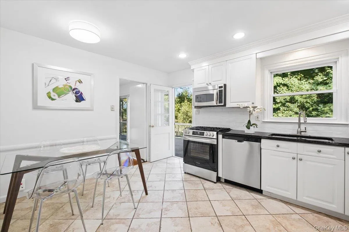 97 Runyon Place, New Rochelle, NY, 4 Bedrooms Bedrooms, 8 Rooms Rooms,3 BathroomsBathrooms,Residential,For Rent,Runyon,0,1009871 97 Runyon Place, New Rochelle, NY, 4 Bedrooms Bedrooms, 8 Rooms Rooms,3 BathroomsBathrooms,Residential,For Rent,Runyon,0,1009871