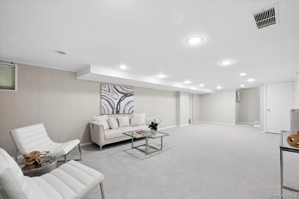 97 Runyon Place, New Rochelle, NY, 4 Bedrooms Bedrooms, 8 Rooms Rooms,3 BathroomsBathrooms,Residential,For Rent,Runyon,0,1009871 97 Runyon Place, New Rochelle, NY, 4 Bedrooms Bedrooms, 8 Rooms Rooms,3 BathroomsBathrooms,Residential,For Rent,Runyon,0,1009871