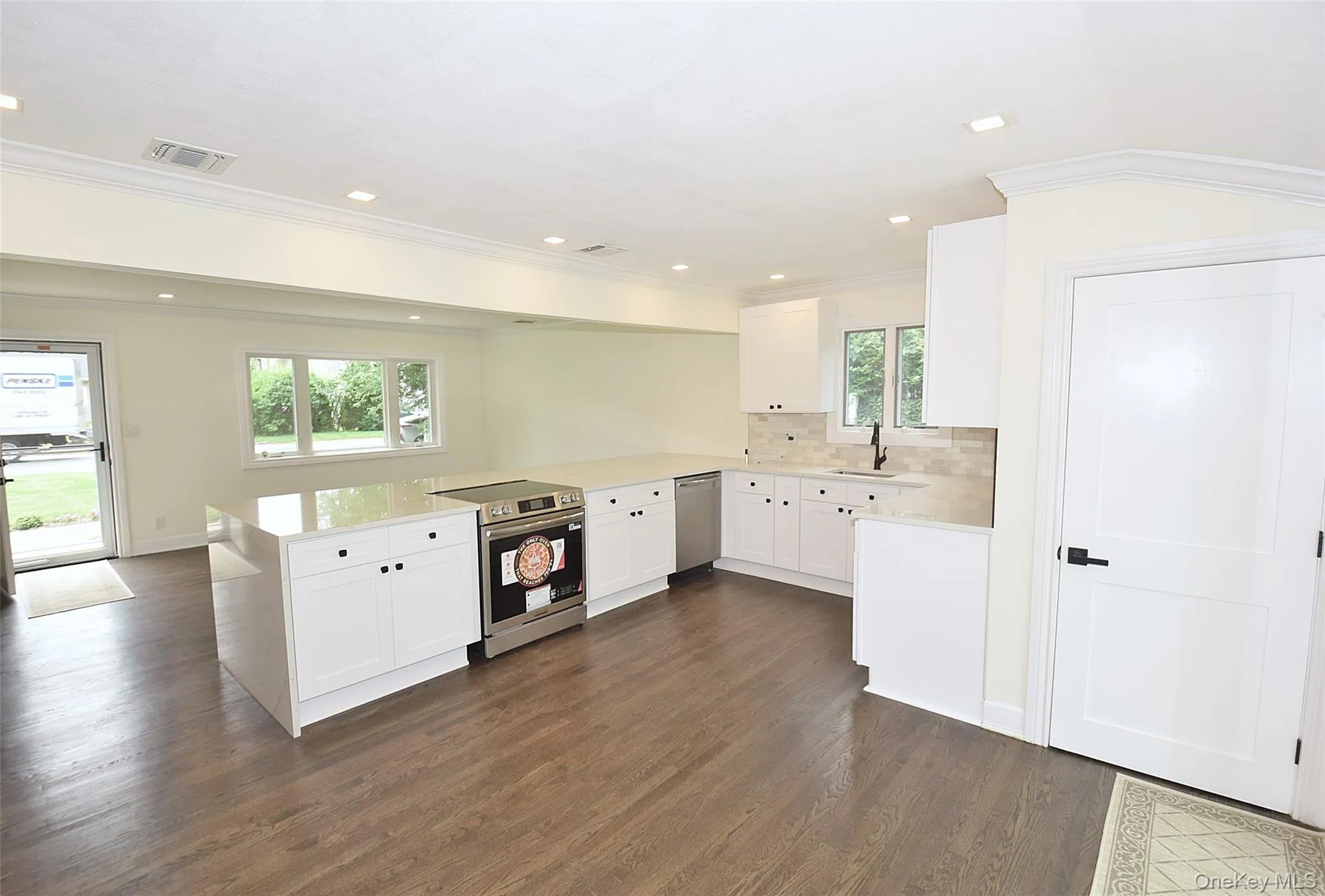 16 Lincoln Drive, Islip, NY, 3 Bedrooms Bedrooms, 5 Rooms Rooms,1 BathroomBathrooms,Residential,For Rent,Lincoln,0,1009872 16 Lincoln Drive, Islip, NY, 3 Bedrooms Bedrooms, 5 Rooms Rooms,1 BathroomBathrooms,Residential,For Rent,Lincoln,0,1009872