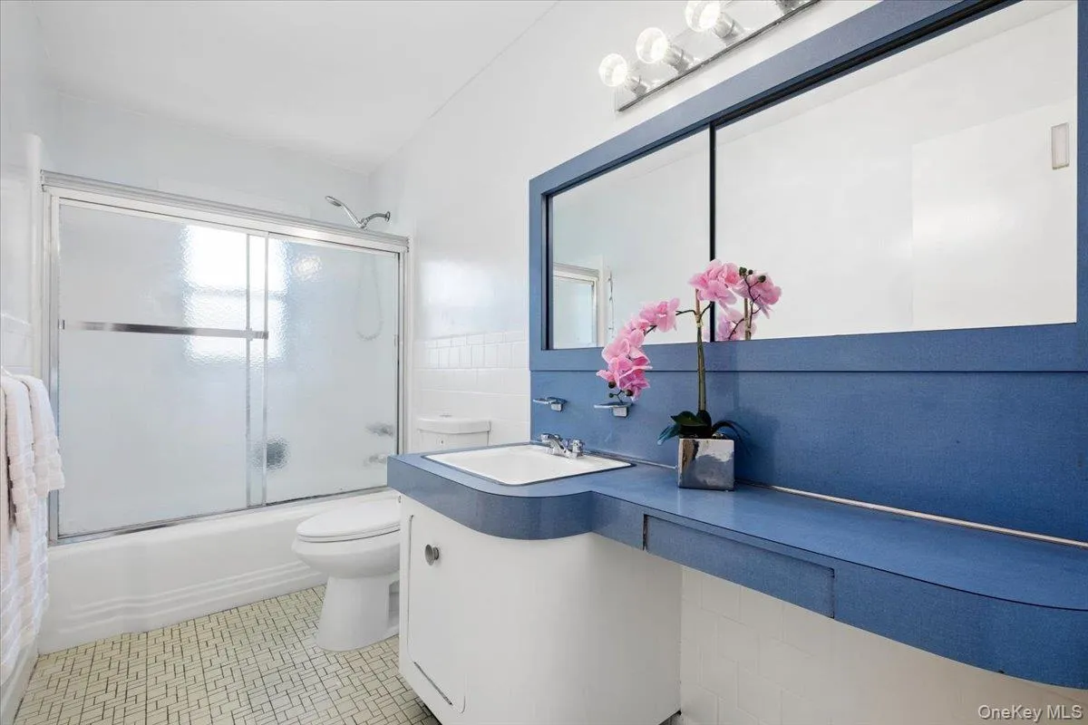193 Rogers Drive, New Rochelle, NY, 4 Bedrooms Bedrooms, 9 Rooms Rooms,3 BathroomsBathrooms,Residential,For Rent,Rogers,0,1009874 193 Rogers Drive, New Rochelle, NY, 4 Bedrooms Bedrooms, 9 Rooms Rooms,3 BathroomsBathrooms,Residential,For Rent,Rogers,0,1009874