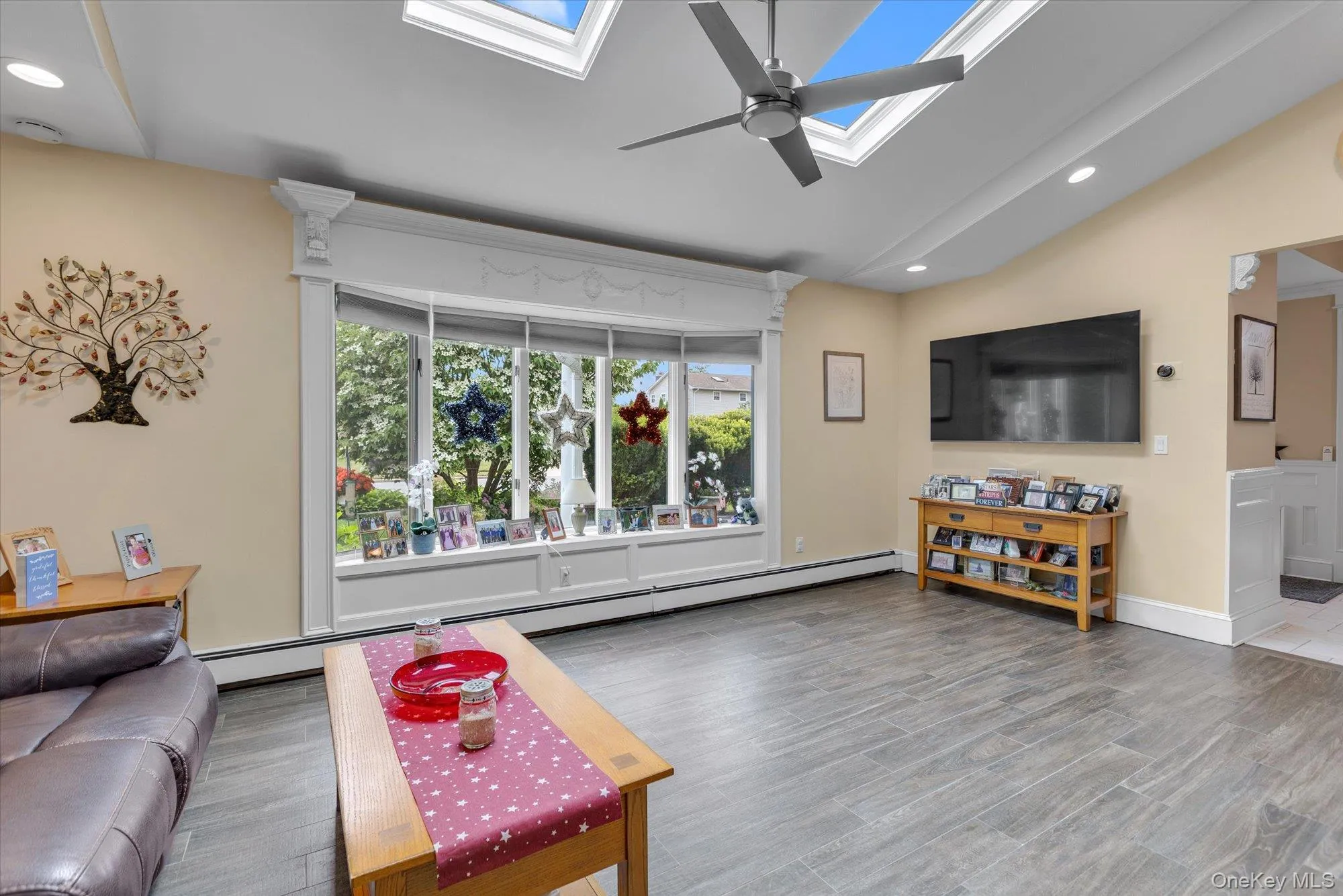 10 Elf Court, Islip, NY, 4 Bedrooms Bedrooms, 8 Rooms Rooms,2 BathroomsBathrooms,Residential,For Rent,Elf,0,1009875 10 Elf Court, Islip, NY, 4 Bedrooms Bedrooms, 8 Rooms Rooms,2 BathroomsBathrooms,Residential,For Rent,Elf,0,1009875