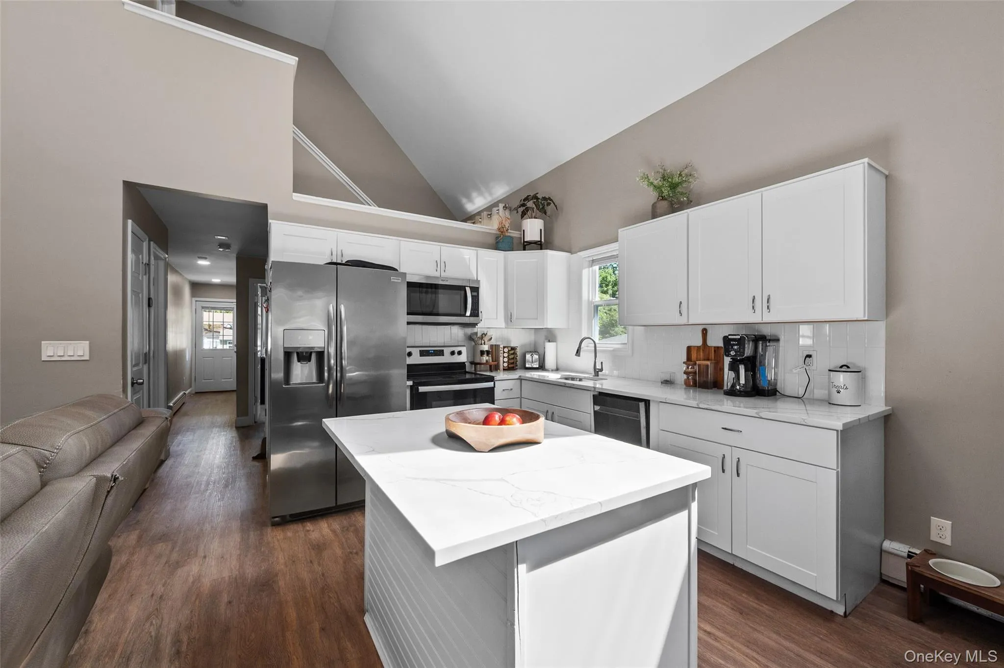 9 Pinedale Avenue, Brookhaven, NY, 3 Bedrooms Bedrooms, 5 Rooms Rooms,3 BathroomsBathrooms,Residential,For Rent,Pinedale,0,1009878 9 Pinedale Avenue, Brookhaven, NY, 3 Bedrooms Bedrooms, 5 Rooms Rooms,3 BathroomsBathrooms,Residential,For Rent,Pinedale,0,1009878