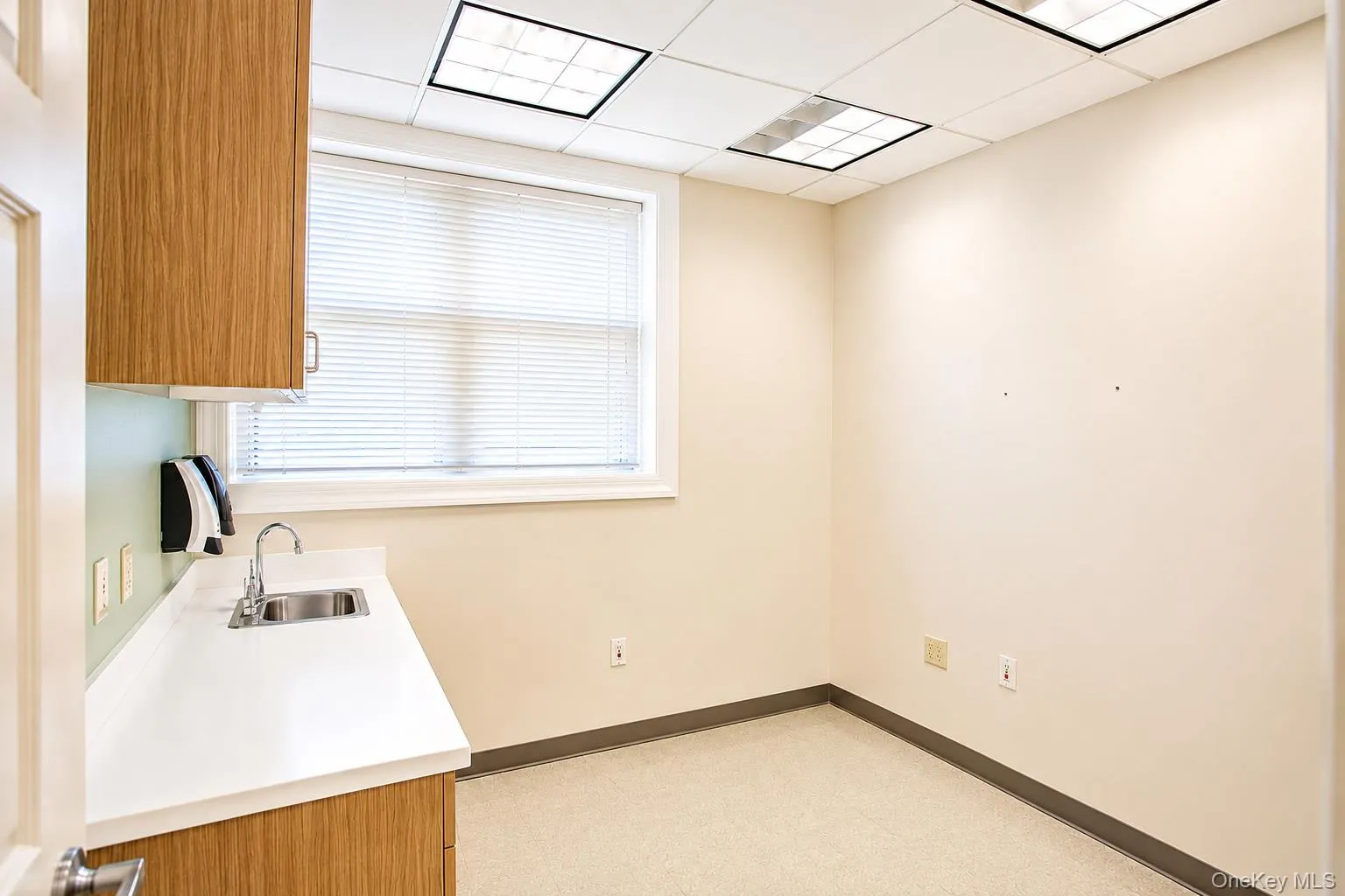 325 Park Avenue, Long Beach, NY, ,Commercial Lease,For Rent,Park,0,1009880 325 Park Avenue, Long Beach, NY, ,Commercial Lease,For Rent,Park,0,1009880
