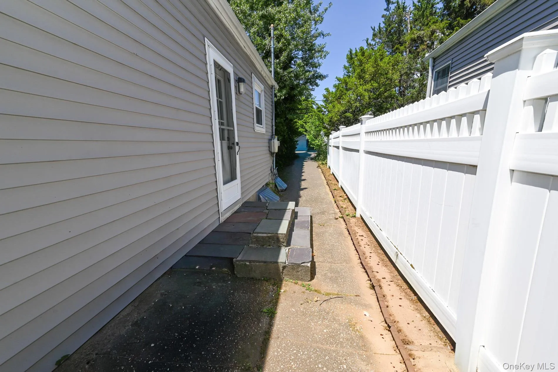 14 Webb Hill Road, North Hempstead, NY, 3 Bedrooms Bedrooms, 5 Rooms Rooms,1 BathroomBathrooms,Residential,For Rent,Webb Hill,0,1009881 14 Webb Hill Road, North Hempstead, NY, 3 Bedrooms Bedrooms, 5 Rooms Rooms,1 BathroomBathrooms,Residential,For Rent,Webb Hill,0,1009881