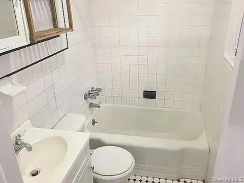 264 Driggs Avenue, New York, NY, 1 Bedroom Bedrooms, 3 Rooms Rooms,1 BathroomBathrooms,Residential Lease,For Rent,Driggs,0,1009884 264 Driggs Avenue, New York, NY, 1 Bedroom Bedrooms, 3 Rooms Rooms,1 BathroomBathrooms,Residential Lease,For Rent,Driggs,0,1009884
