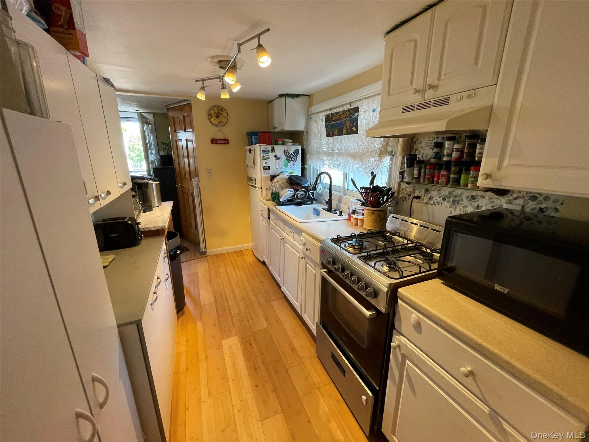 812 6th Street, Babylon, NY, 2 Bedrooms Bedrooms, 5 Rooms Rooms,1 BathroomBathrooms,Residential,For Rent,6th,0,1009887 812 6th Street, Babylon, NY, 2 Bedrooms Bedrooms, 5 Rooms Rooms,1 BathroomBathrooms,Residential,For Rent,6th,0,1009887