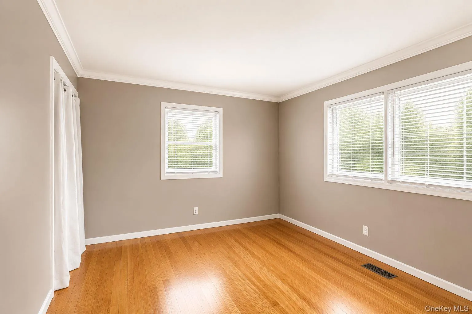 145 Wawayanda Avenue, Middletown, NY, 3 Bedrooms Bedrooms, 8 Rooms Rooms,2 BathroomsBathrooms,Residential,For Rent,Wawayanda,0,1009905 145 Wawayanda Avenue, Middletown, NY, 3 Bedrooms Bedrooms, 8 Rooms Rooms,2 BathroomsBathrooms,Residential,For Rent,Wawayanda,0,1009905