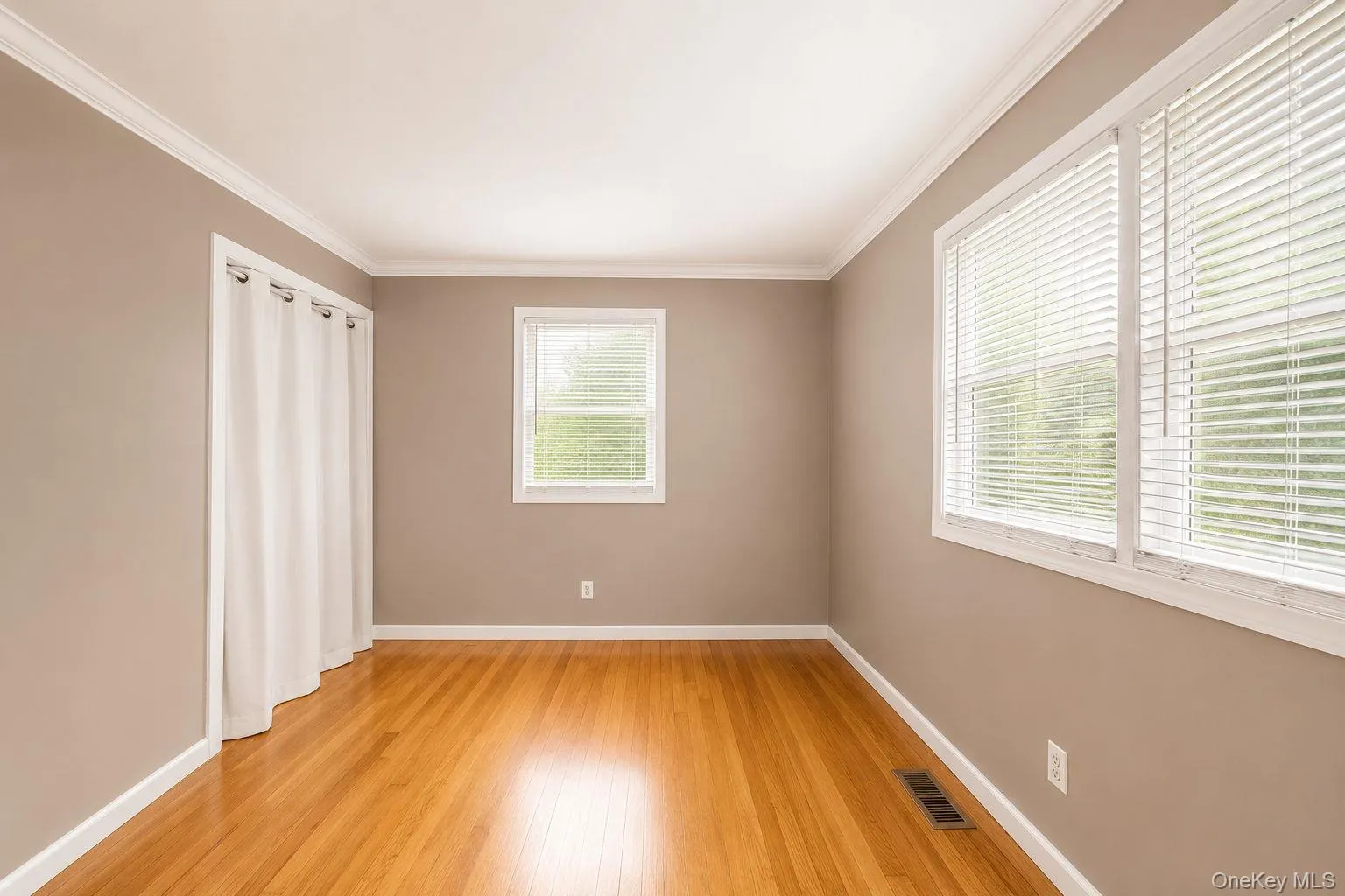 145 Wawayanda Avenue, Middletown, NY, 3 Bedrooms Bedrooms, 8 Rooms Rooms,2 BathroomsBathrooms,Residential,For Rent,Wawayanda,0,1009905 145 Wawayanda Avenue, Middletown, NY, 3 Bedrooms Bedrooms, 8 Rooms Rooms,2 BathroomsBathrooms,Residential,For Rent,Wawayanda,0,1009905