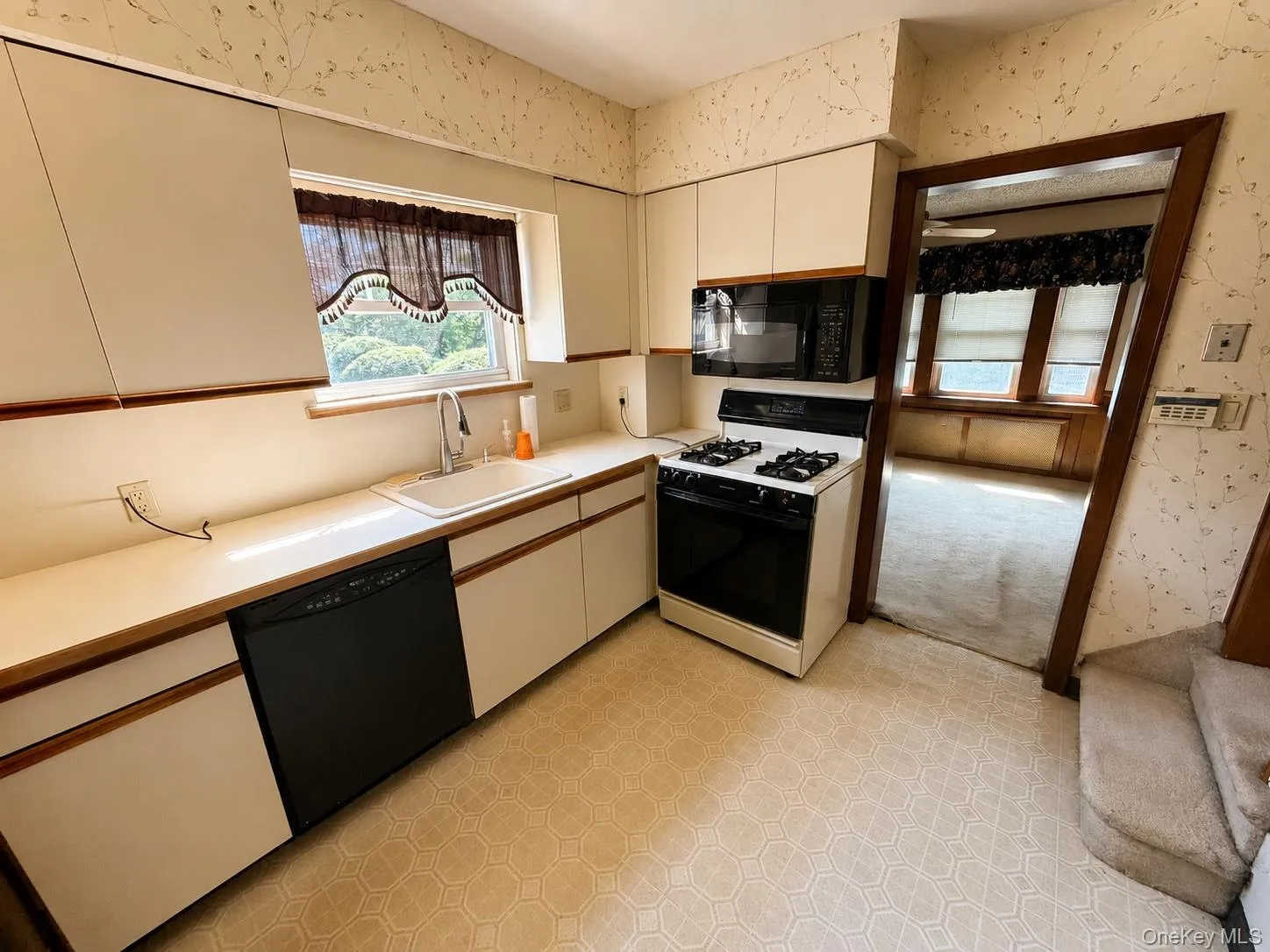 118 Gaylor Road, Eastchester, NY, 3 Bedrooms Bedrooms, 7 Rooms Rooms,1 BathroomBathrooms,Residential,For Rent,Gaylor,0,1009934 118 Gaylor Road, Eastchester, NY, 3 Bedrooms Bedrooms, 7 Rooms Rooms,1 BathroomBathrooms,Residential,For Rent,Gaylor,0,1009934