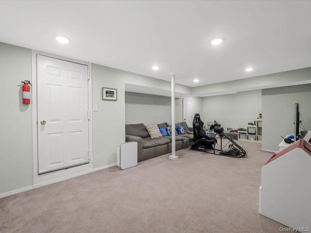 59 Franklin Place, North Hempstead, NY, 4 Bedrooms Bedrooms, 7 Rooms Rooms,3 BathroomsBathrooms,Residential,For Rent,Franklin,0,1009937 59 Franklin Place, North Hempstead, NY, 4 Bedrooms Bedrooms, 7 Rooms Rooms,3 BathroomsBathrooms,Residential,For Rent,Franklin,0,1009937