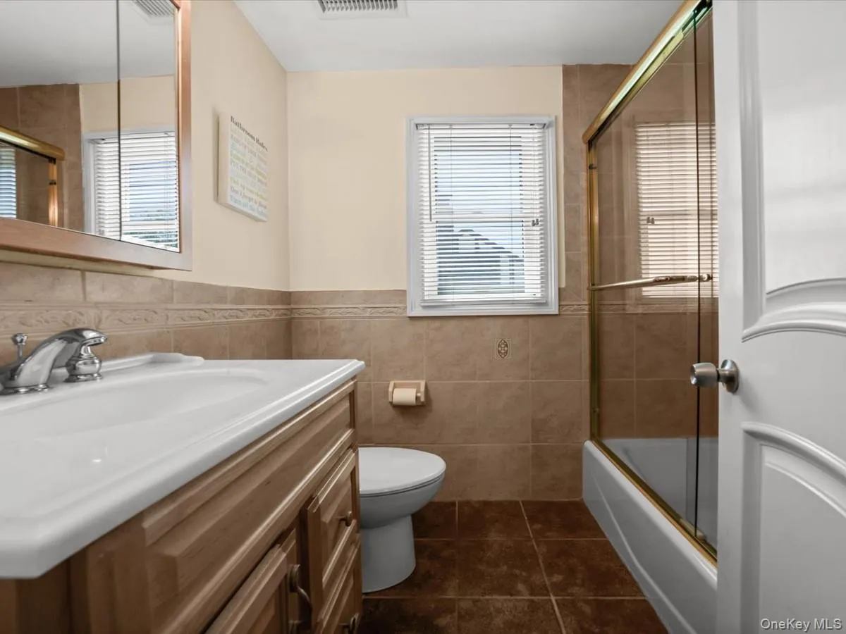 59 Franklin Place, North Hempstead, NY, 4 Bedrooms Bedrooms, 7 Rooms Rooms,3 BathroomsBathrooms,Residential,For Rent,Franklin,0,1009937 59 Franklin Place, North Hempstead, NY, 4 Bedrooms Bedrooms, 7 Rooms Rooms,3 BathroomsBathrooms,Residential,For Rent,Franklin,0,1009937