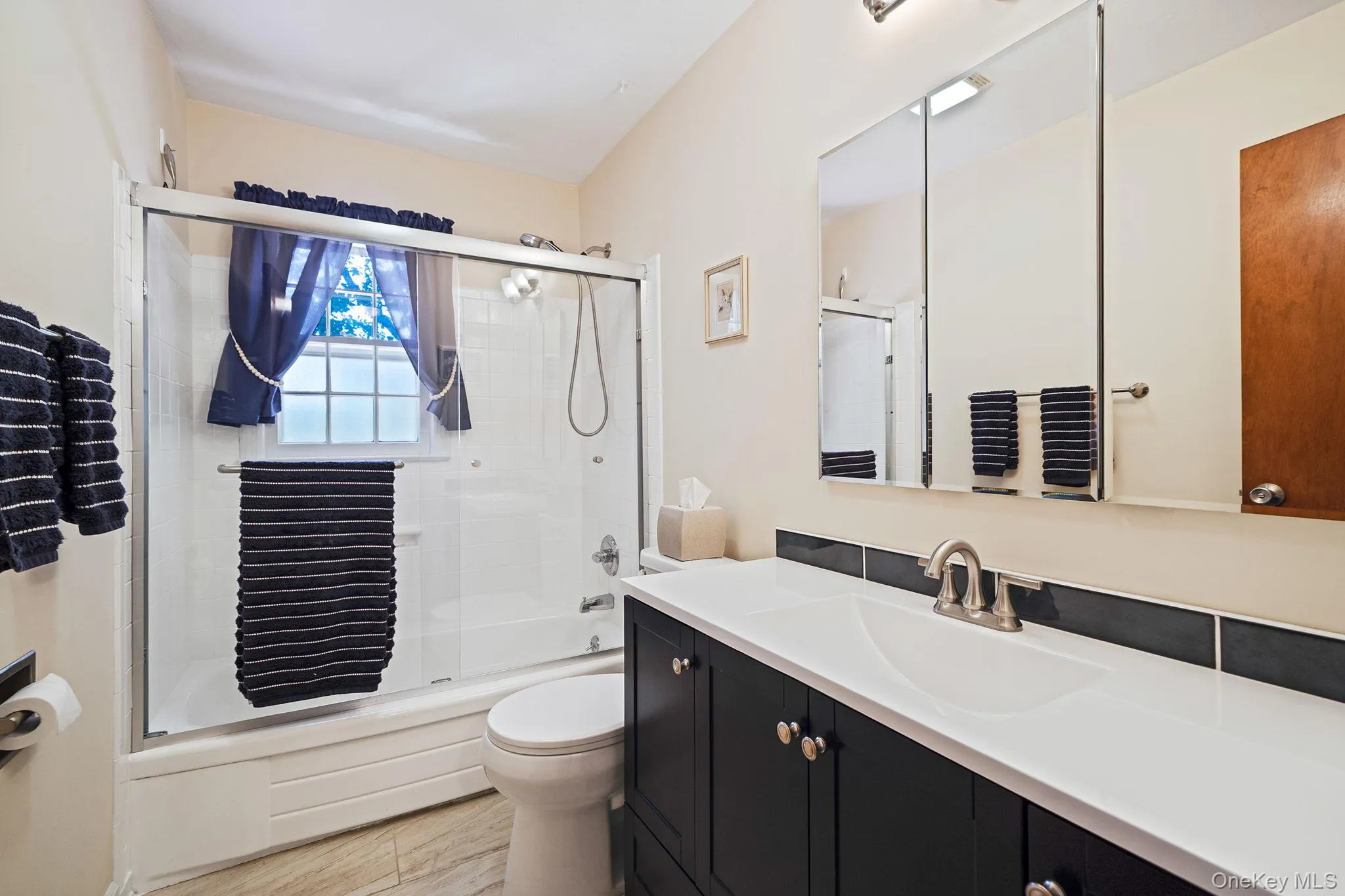 full bathroom on upper level full bathroom on upper level