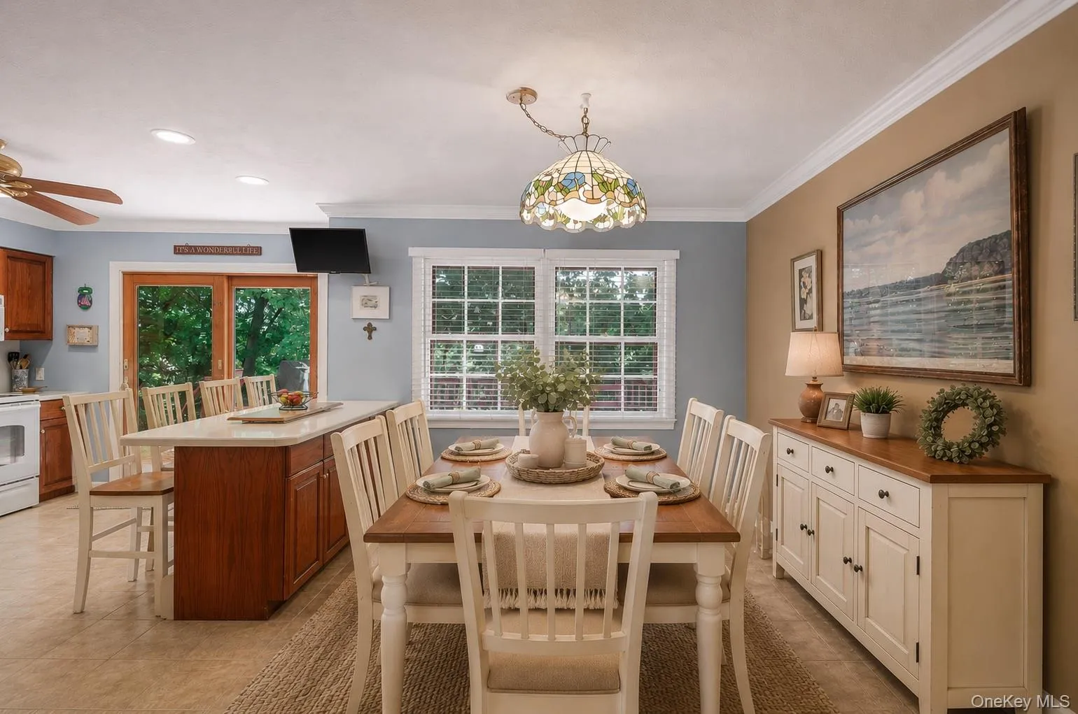 virtually staged dining area virtually staged dining area