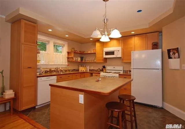 7 Aberdeen Drive, Huntington, NY, 2 Bedrooms Bedrooms, 6 Rooms Rooms,1 BathroomBathrooms,Residential Lease,For Rent,Aberdeen,0,1009961 7 Aberdeen Drive, Huntington, NY, 2 Bedrooms Bedrooms, 6 Rooms Rooms,1 BathroomBathrooms,Residential Lease,For Rent,Aberdeen,0,1009961