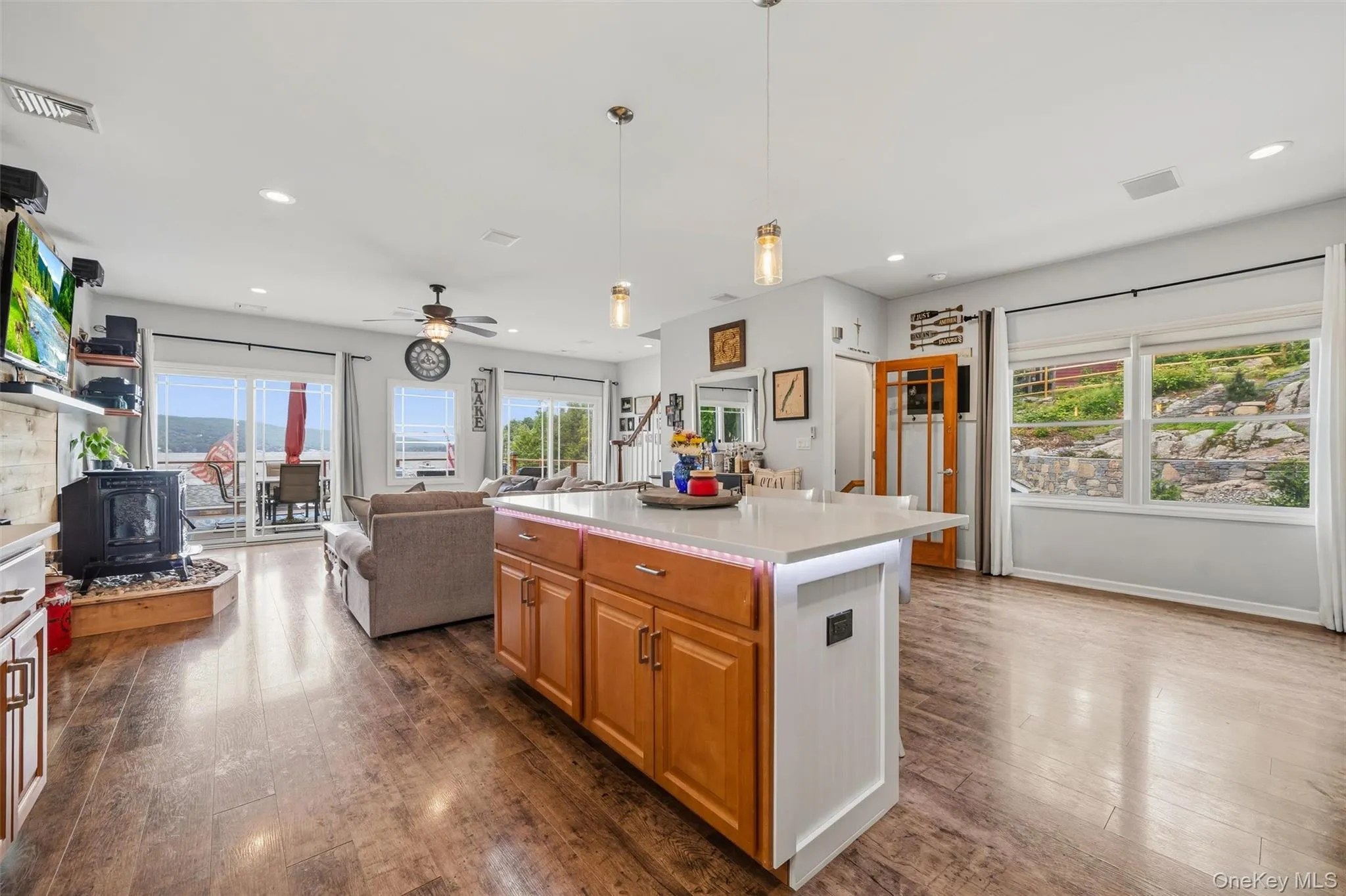 25 Cove Road, Warwick (town), NY, 3 Bedrooms Bedrooms, 12 Rooms Rooms,2 BathroomsBathrooms,Residential,For Rent,Cove,0,1009962 25 Cove Road, Warwick (town), NY, 3 Bedrooms Bedrooms, 12 Rooms Rooms,2 BathroomsBathrooms,Residential,For Rent,Cove,0,1009962