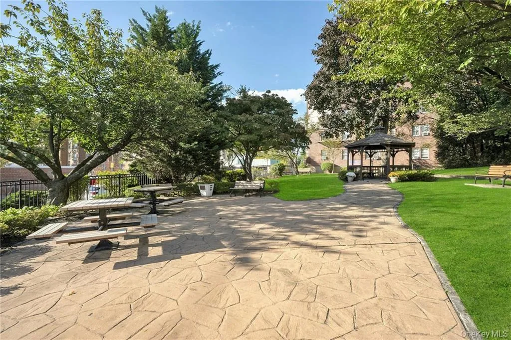 10 Oakridge Place, Eastchester, NY, 1 Bedroom Bedrooms, 3 Rooms Rooms,1 BathroomBathrooms,Residential Lease,For Rent,Oakridge,0,1009968 10 Oakridge Place, Eastchester, NY, 1 Bedroom Bedrooms, 3 Rooms Rooms,1 BathroomBathrooms,Residential Lease,For Rent,Oakridge,0,1009968