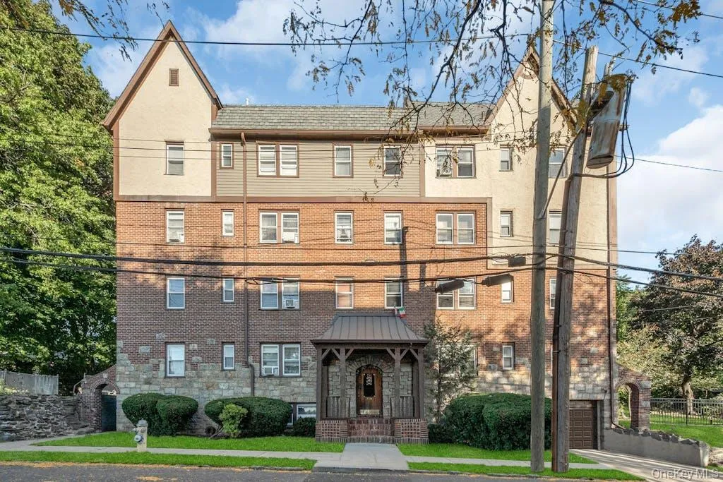 10 Oakridge Place, Eastchester, NY, 1 Bedroom Bedrooms, 3 Rooms Rooms,1 BathroomBathrooms,Residential Lease,For Rent,Oakridge,0,1009968 10 Oakridge Place, Eastchester, NY, 1 Bedroom Bedrooms, 3 Rooms Rooms,1 BathroomBathrooms,Residential Lease,For Rent,Oakridge,0,1009968