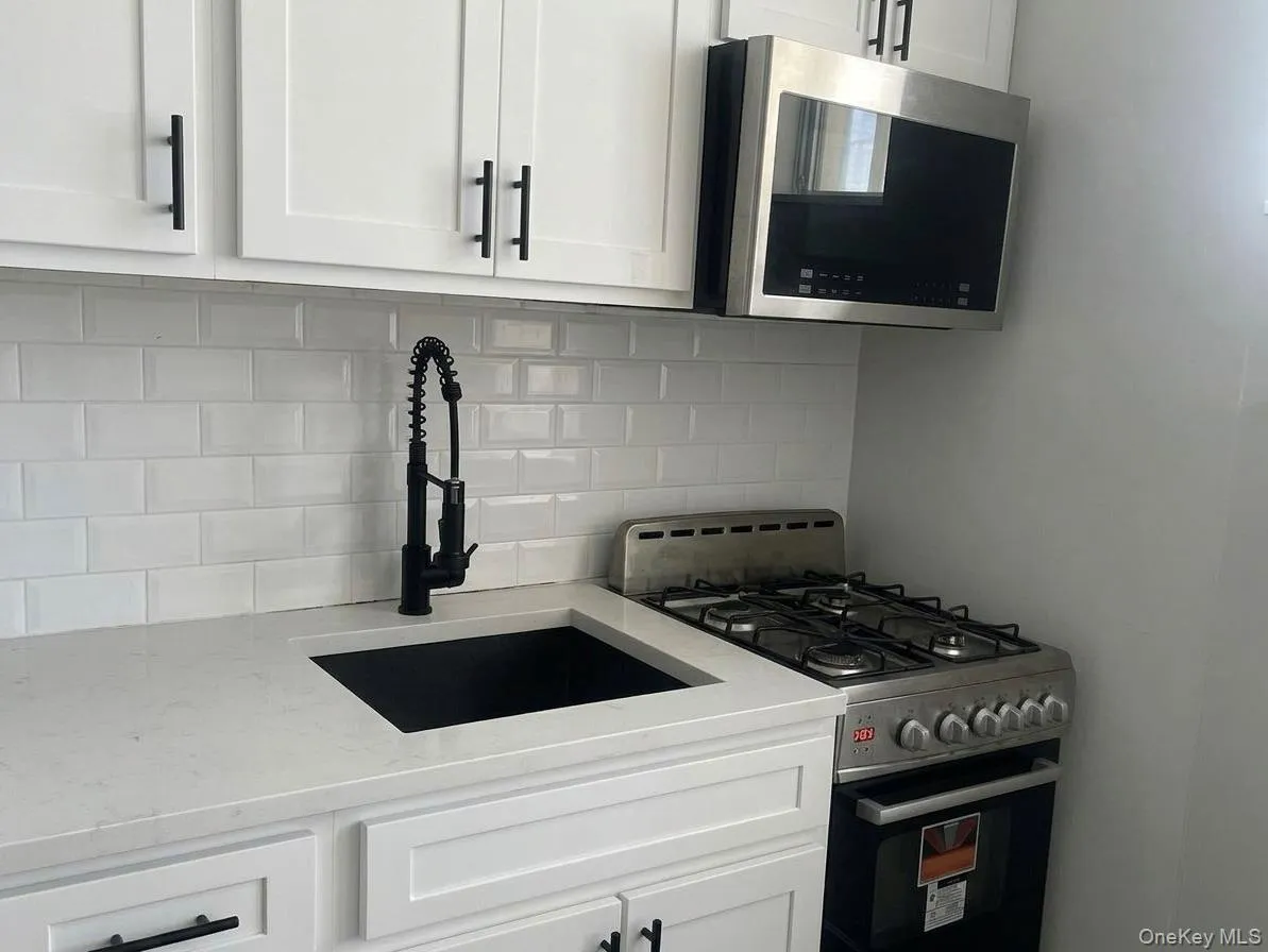 10 Oakridge Place, Eastchester, NY, 1 Bedroom Bedrooms, 3 Rooms Rooms,1 BathroomBathrooms,Residential Lease,For Rent,Oakridge,0,1009968 10 Oakridge Place, Eastchester, NY, 1 Bedroom Bedrooms, 3 Rooms Rooms,1 BathroomBathrooms,Residential Lease,For Rent,Oakridge,0,1009968
