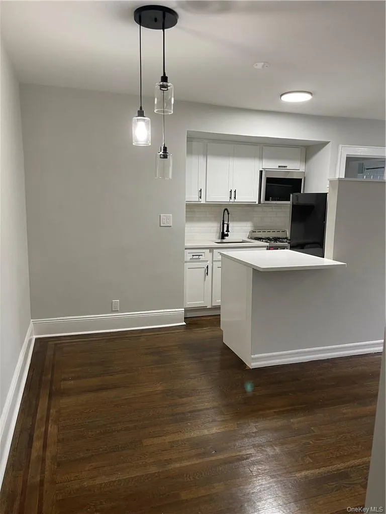 10 Oakridge Place, Eastchester, NY, 1 Bedroom Bedrooms, 3 Rooms Rooms,1 BathroomBathrooms,Residential Lease,For Rent,Oakridge,0,1009968 10 Oakridge Place, Eastchester, NY, 1 Bedroom Bedrooms, 3 Rooms Rooms,1 BathroomBathrooms,Residential Lease,For Rent,Oakridge,0,1009968