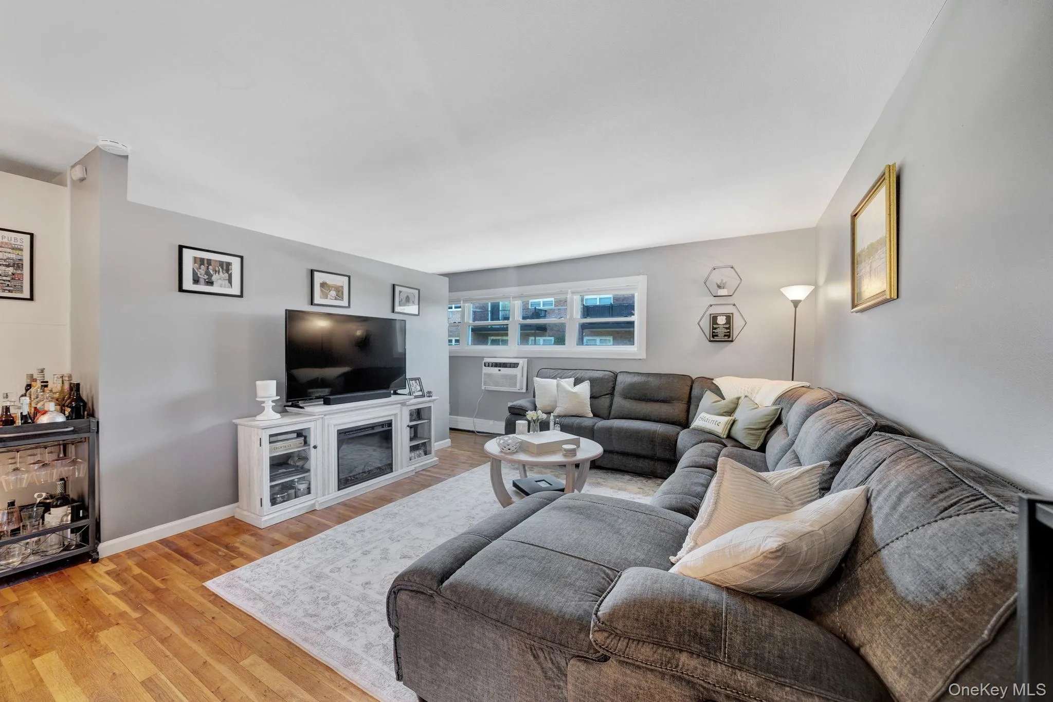 14 Ivy Street, Oyster Bay, NY, 1 Bedroom Bedrooms, 3 Rooms Rooms,1 BathroomBathrooms,Residential,For Rent,Ivy,0,1009975 14 Ivy Street, Oyster Bay, NY, 1 Bedroom Bedrooms, 3 Rooms Rooms,1 BathroomBathrooms,Residential,For Rent,Ivy,0,1009975