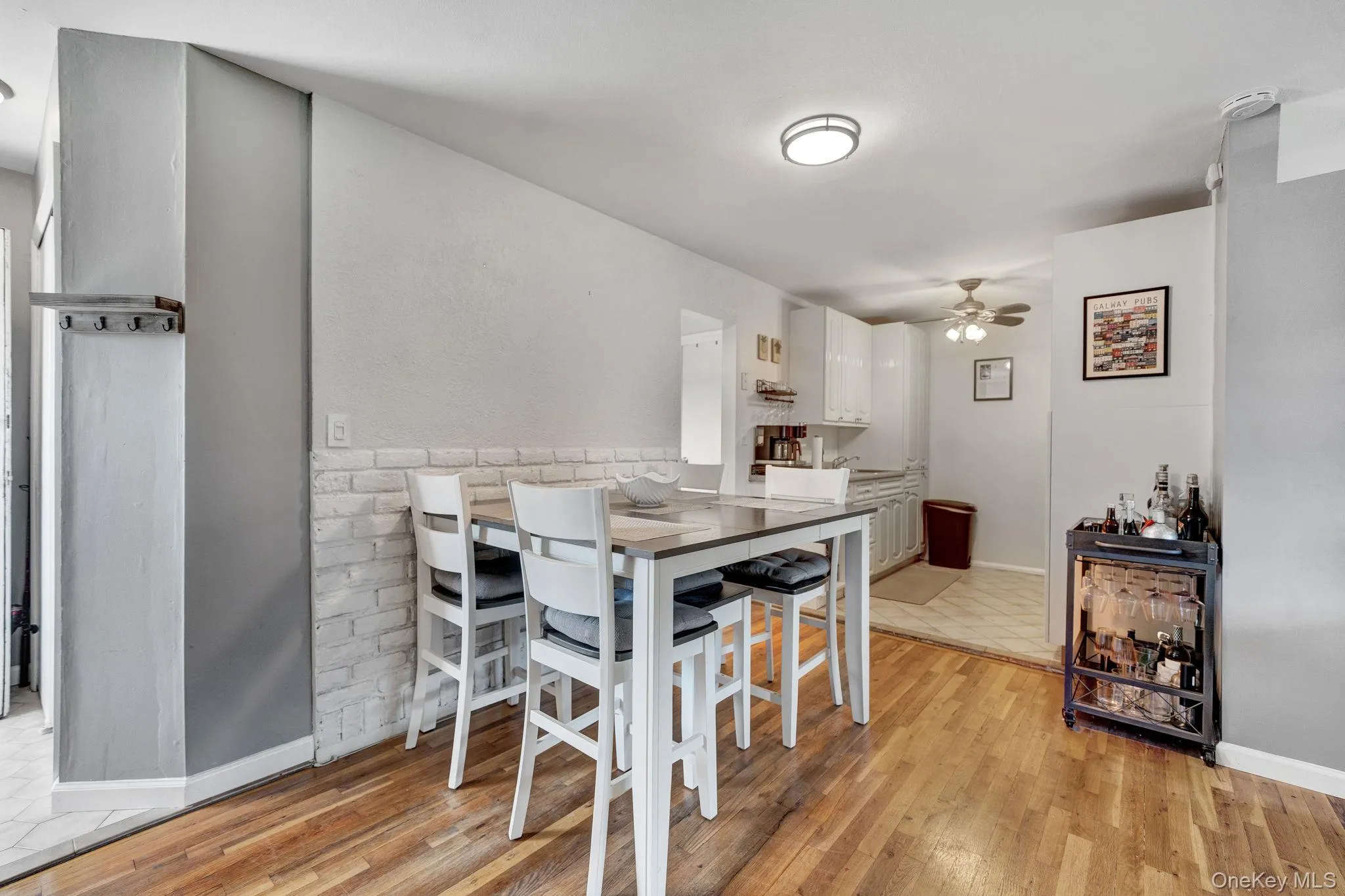14 Ivy Street, Oyster Bay, NY, 1 Bedroom Bedrooms, 3 Rooms Rooms,1 BathroomBathrooms,Residential,For Rent,Ivy,0,1009975 14 Ivy Street, Oyster Bay, NY, 1 Bedroom Bedrooms, 3 Rooms Rooms,1 BathroomBathrooms,Residential,For Rent,Ivy,0,1009975