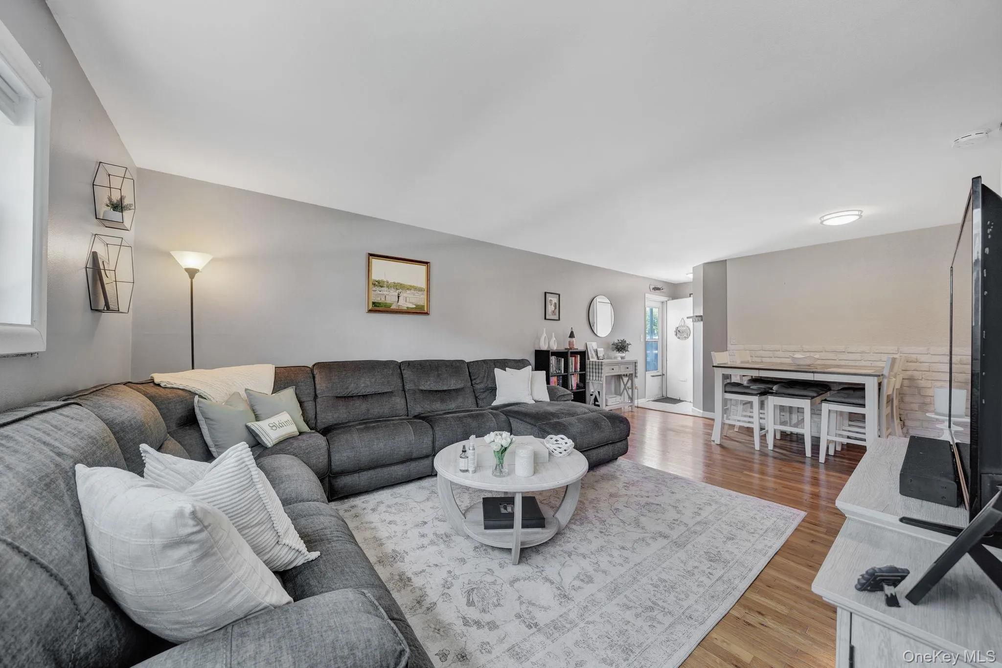 14 Ivy Street, Oyster Bay, NY, 1 Bedroom Bedrooms, 3 Rooms Rooms,1 BathroomBathrooms,Residential,For Rent,Ivy,0,1009975 14 Ivy Street, Oyster Bay, NY, 1 Bedroom Bedrooms, 3 Rooms Rooms,1 BathroomBathrooms,Residential,For Rent,Ivy,0,1009975