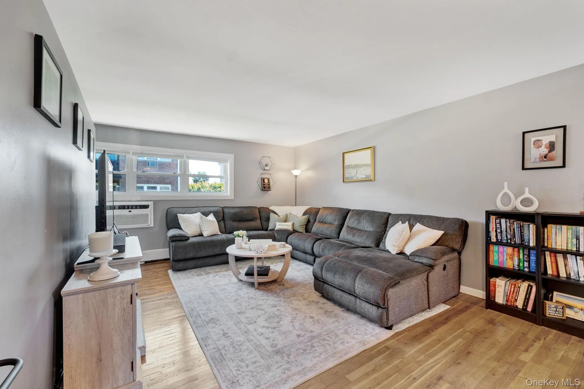 14 Ivy Street, Oyster Bay, NY, 1 Bedroom Bedrooms, 3 Rooms Rooms,1 BathroomBathrooms,Residential,For Rent,Ivy,0,1009975 14 Ivy Street, Oyster Bay, NY, 1 Bedroom Bedrooms, 3 Rooms Rooms,1 BathroomBathrooms,Residential,For Rent,Ivy,0,1009975