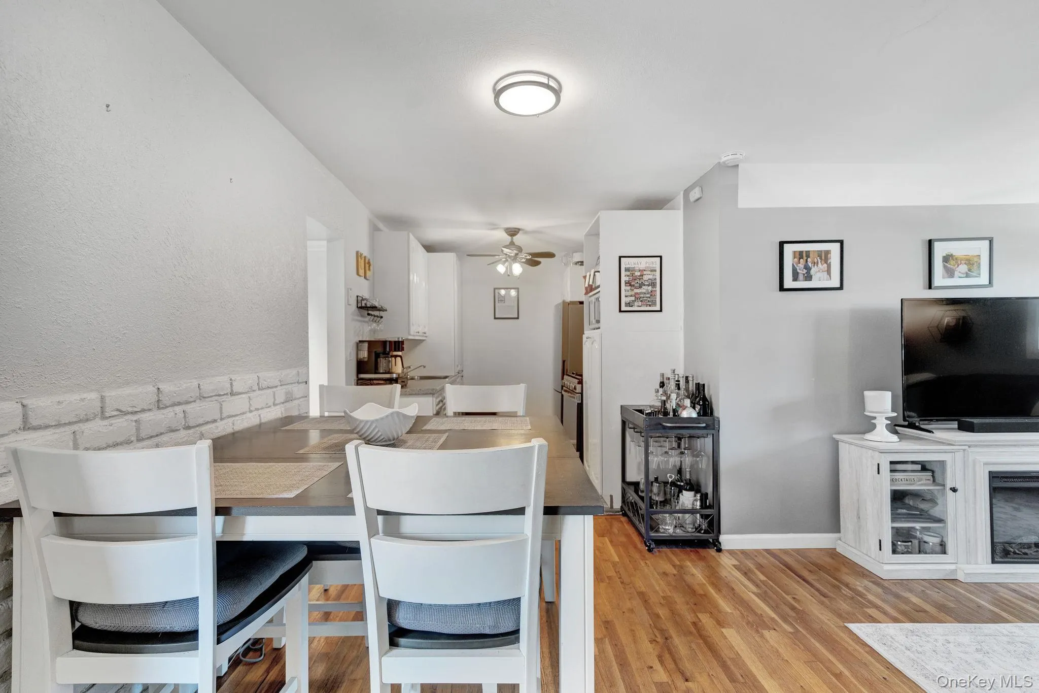 14 Ivy Street, Oyster Bay, NY, 1 Bedroom Bedrooms, 3 Rooms Rooms,1 BathroomBathrooms,Residential,For Rent,Ivy,0,1009975 14 Ivy Street, Oyster Bay, NY, 1 Bedroom Bedrooms, 3 Rooms Rooms,1 BathroomBathrooms,Residential,For Rent,Ivy,0,1009975
