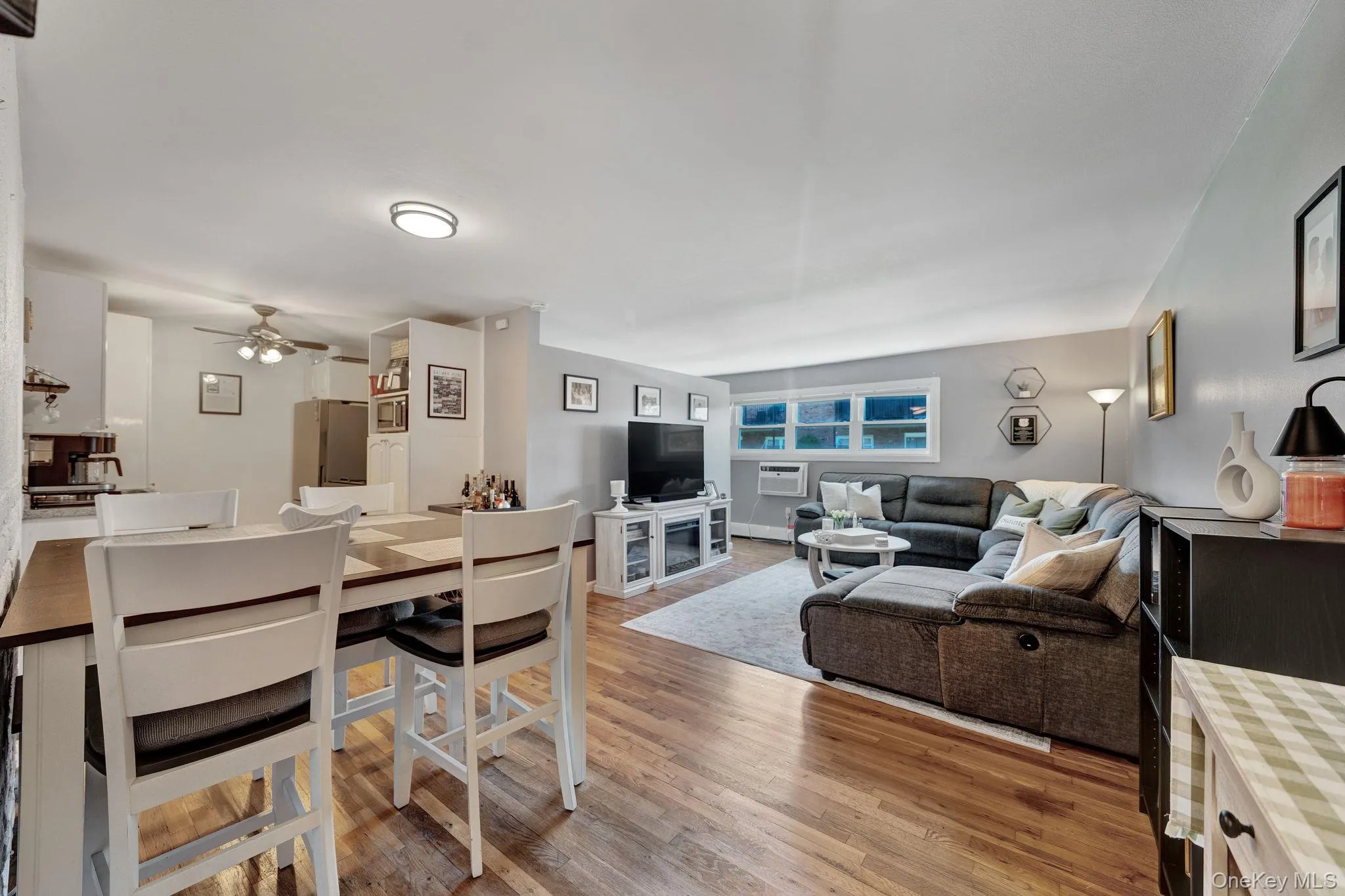 14 Ivy Street, Oyster Bay, NY, 1 Bedroom Bedrooms, 3 Rooms Rooms,1 BathroomBathrooms,Residential,For Rent,Ivy,0,1009975 14 Ivy Street, Oyster Bay, NY, 1 Bedroom Bedrooms, 3 Rooms Rooms,1 BathroomBathrooms,Residential,For Rent,Ivy,0,1009975