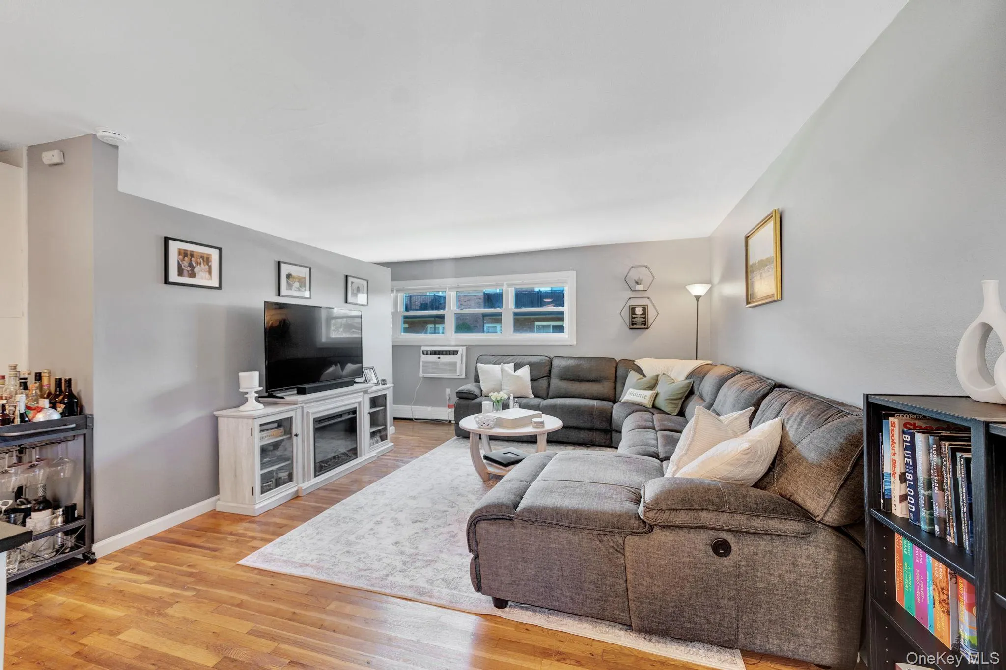 14 Ivy Street, Oyster Bay, NY, 1 Bedroom Bedrooms, 3 Rooms Rooms,1 BathroomBathrooms,Residential,For Rent,Ivy,0,1009975 14 Ivy Street, Oyster Bay, NY, 1 Bedroom Bedrooms, 3 Rooms Rooms,1 BathroomBathrooms,Residential,For Rent,Ivy,0,1009975
