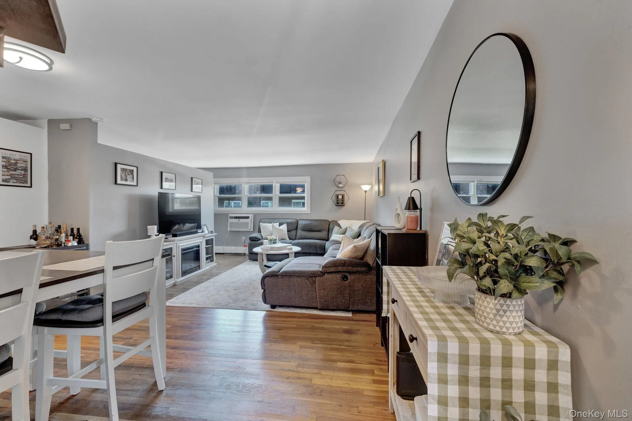 14 Ivy Street, Oyster Bay, NY, 1 Bedroom Bedrooms, 3 Rooms Rooms,1 BathroomBathrooms,Residential,For Rent,Ivy,0,1009975 14 Ivy Street, Oyster Bay, NY, 1 Bedroom Bedrooms, 3 Rooms Rooms,1 BathroomBathrooms,Residential,For Rent,Ivy,0,1009975