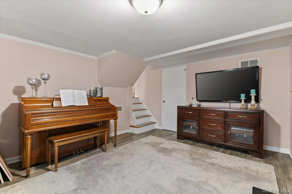 10 Peter Road, Oyster Bay, NY, 3 Bedrooms Bedrooms, 8 Rooms Rooms,2 BathroomsBathrooms,Residential,For Rent,Peter,0,1009978 10 Peter Road, Oyster Bay, NY, 3 Bedrooms Bedrooms, 8 Rooms Rooms,2 BathroomsBathrooms,Residential,For Rent,Peter,0,1009978
